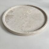 Circular flat travertine pocket emptier