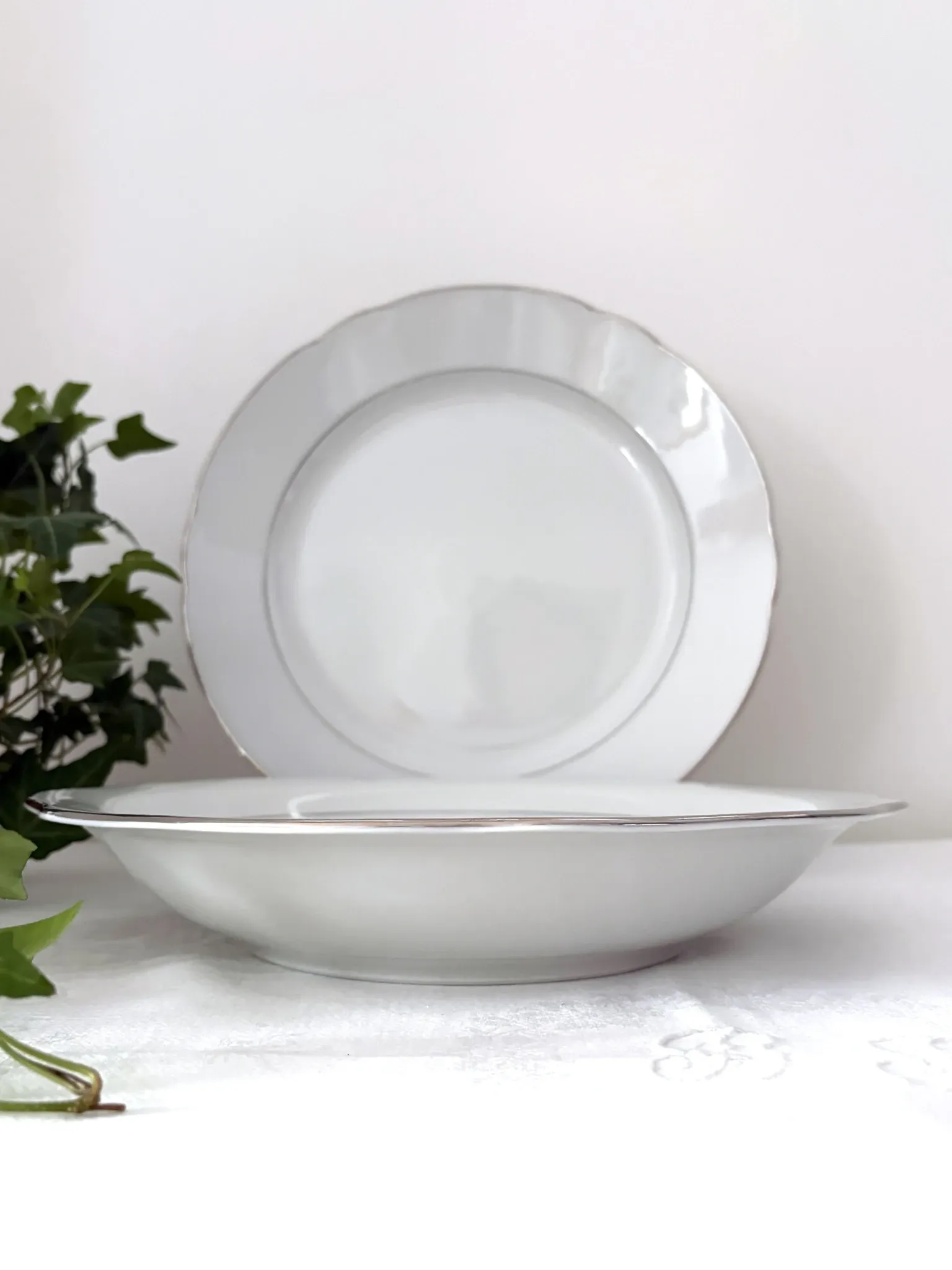 3 plats ronds porcelaine blanche