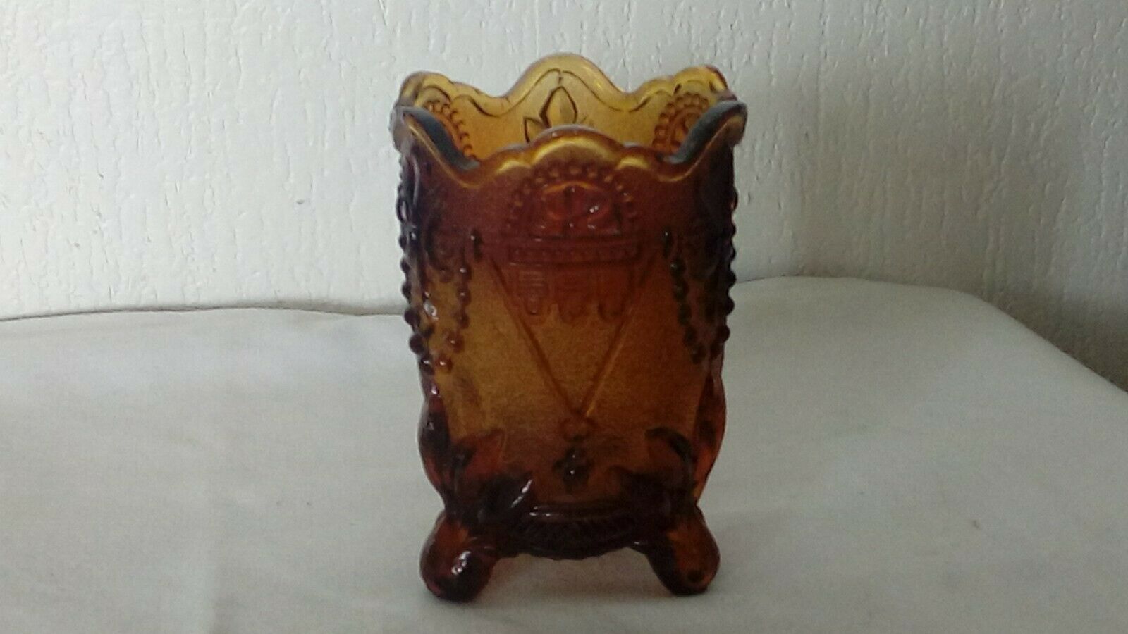 Vase a violet tripod in glasses period charles x decor fleur de lys