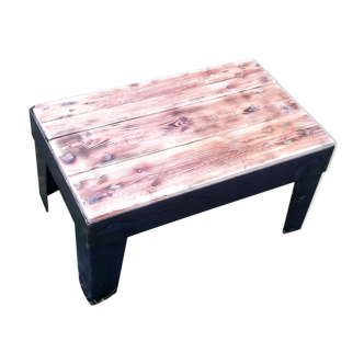 Industrial coffee table in metal and wood