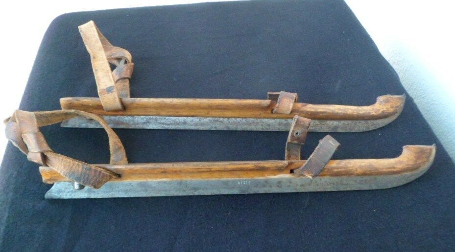 Old ice skates J. NOOITGEDAGT & ZN IJLST