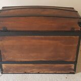 Curved travel trunk