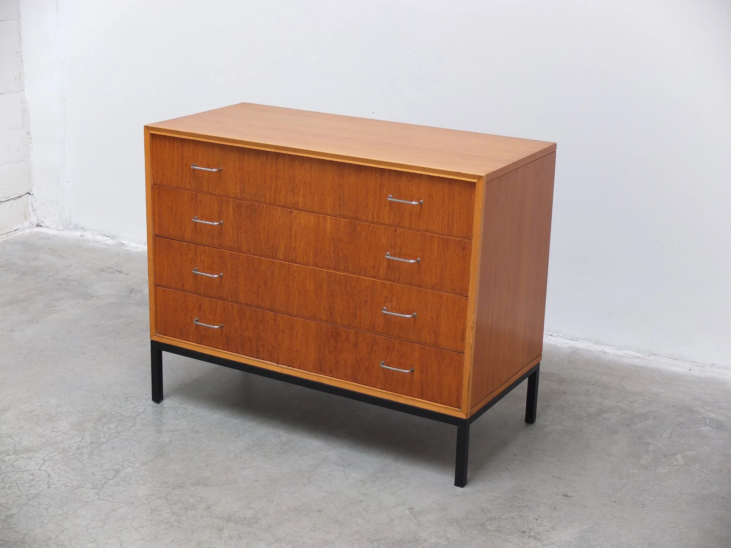 Commode des années 50 dans le style de Jos De Mey.