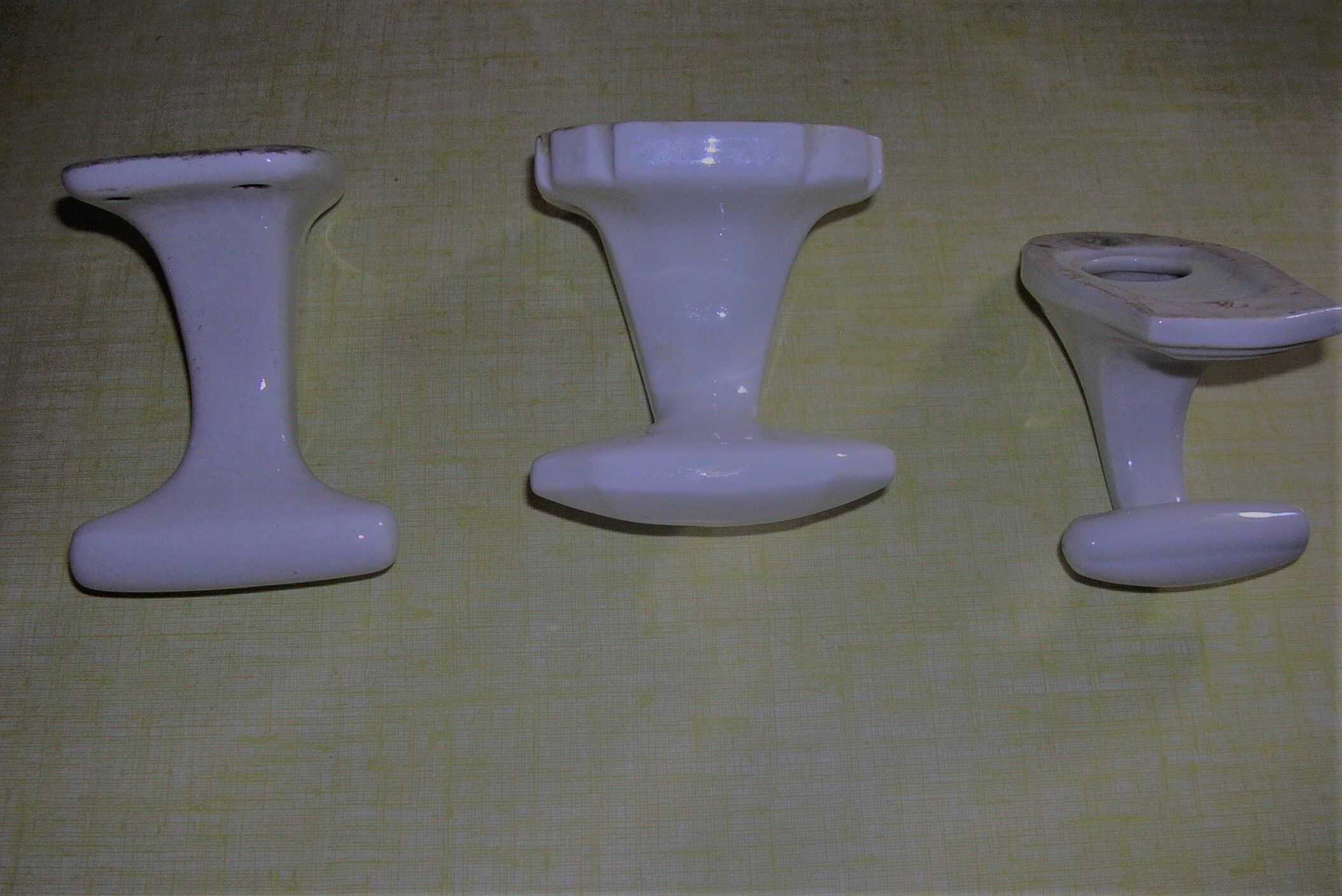 Lot 3 porcelain pads of different styles