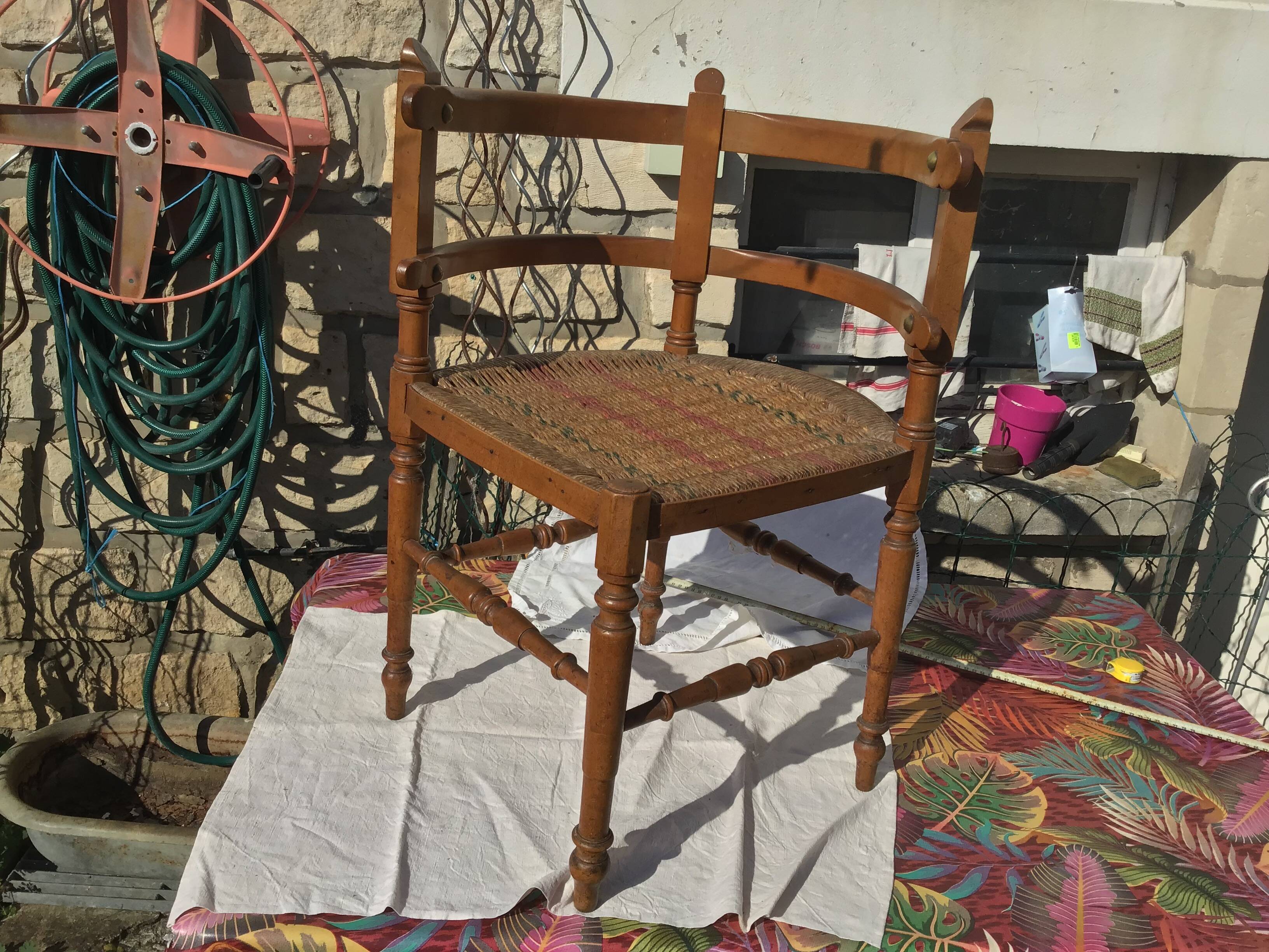 straw-style corner armchair