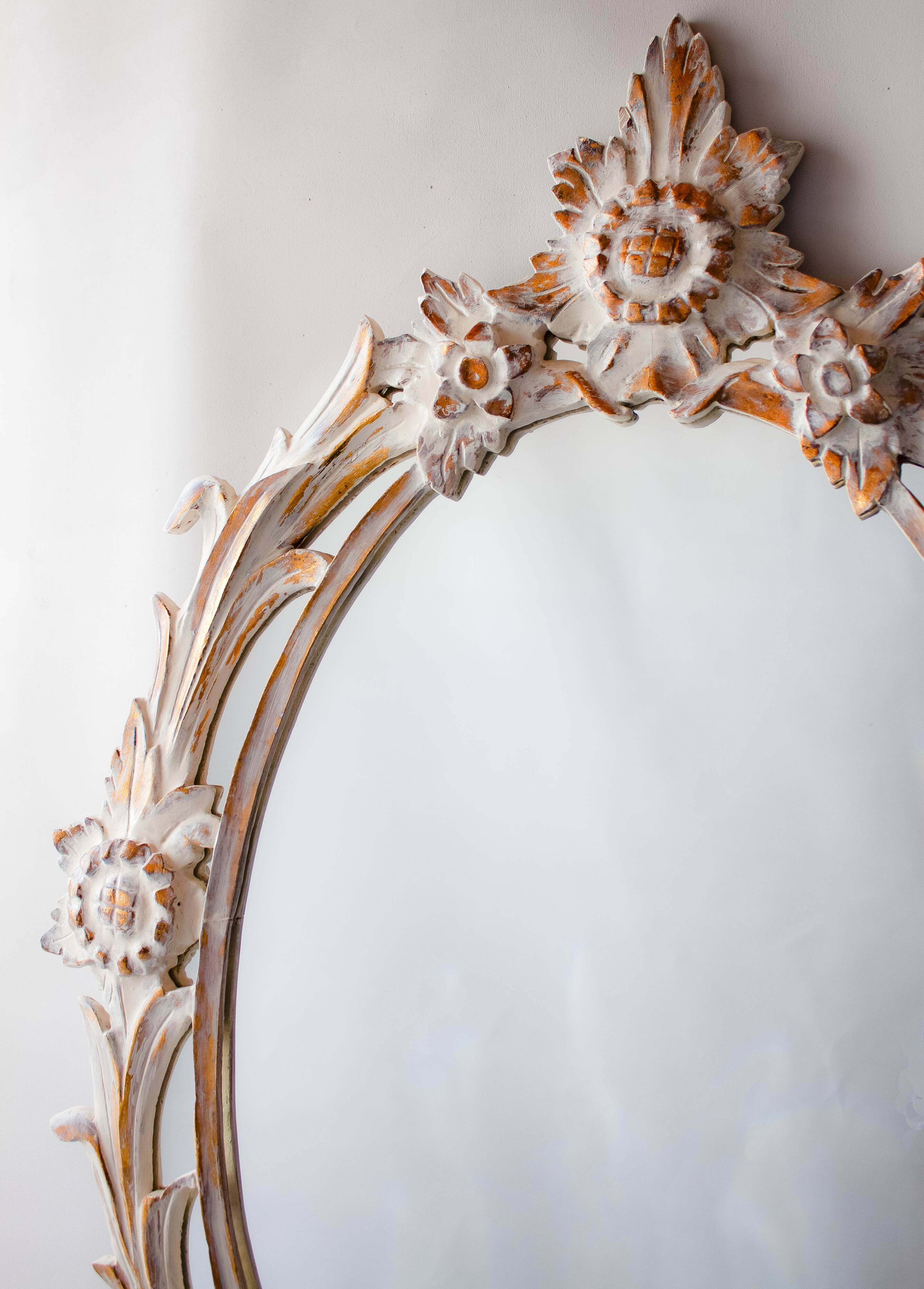 Antique oval mirror carved in wood.