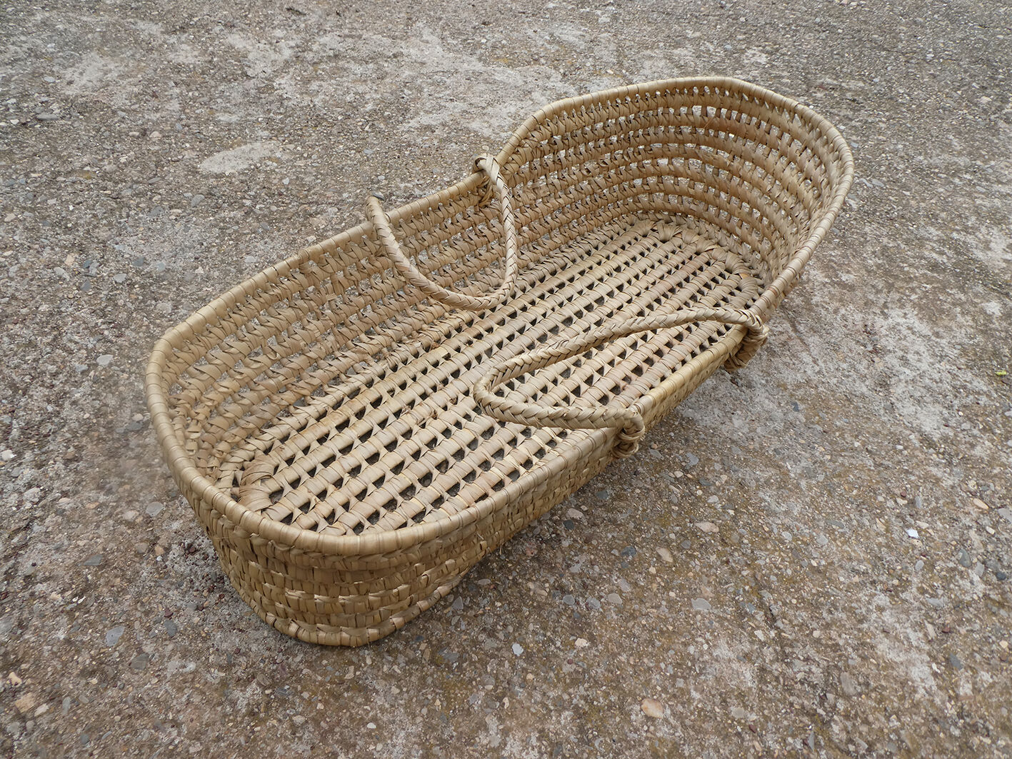 Vintage wicker couffin for doll