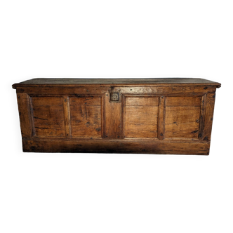 Large Bigourdan oak chest 18th