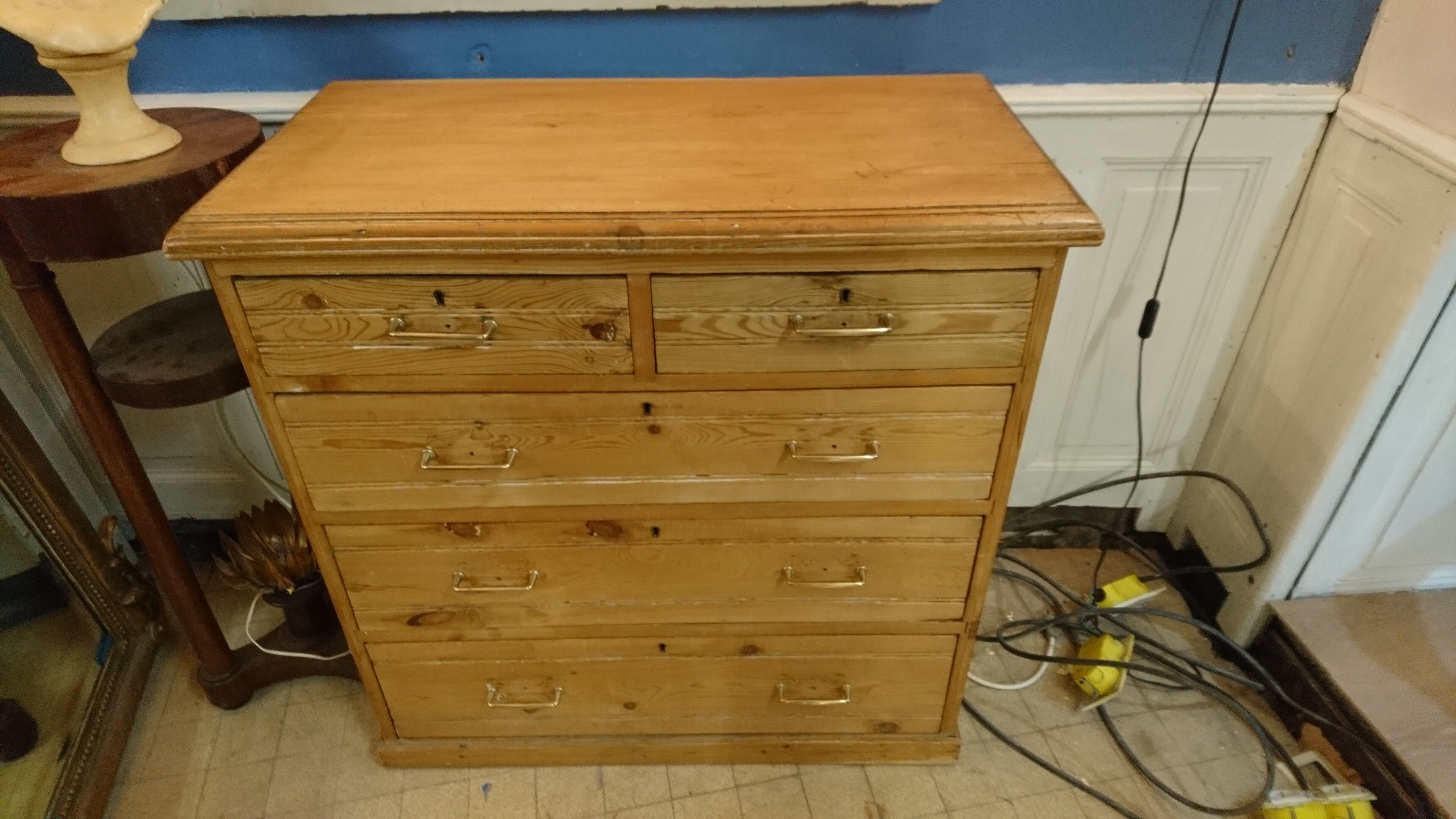 Chest of drawers