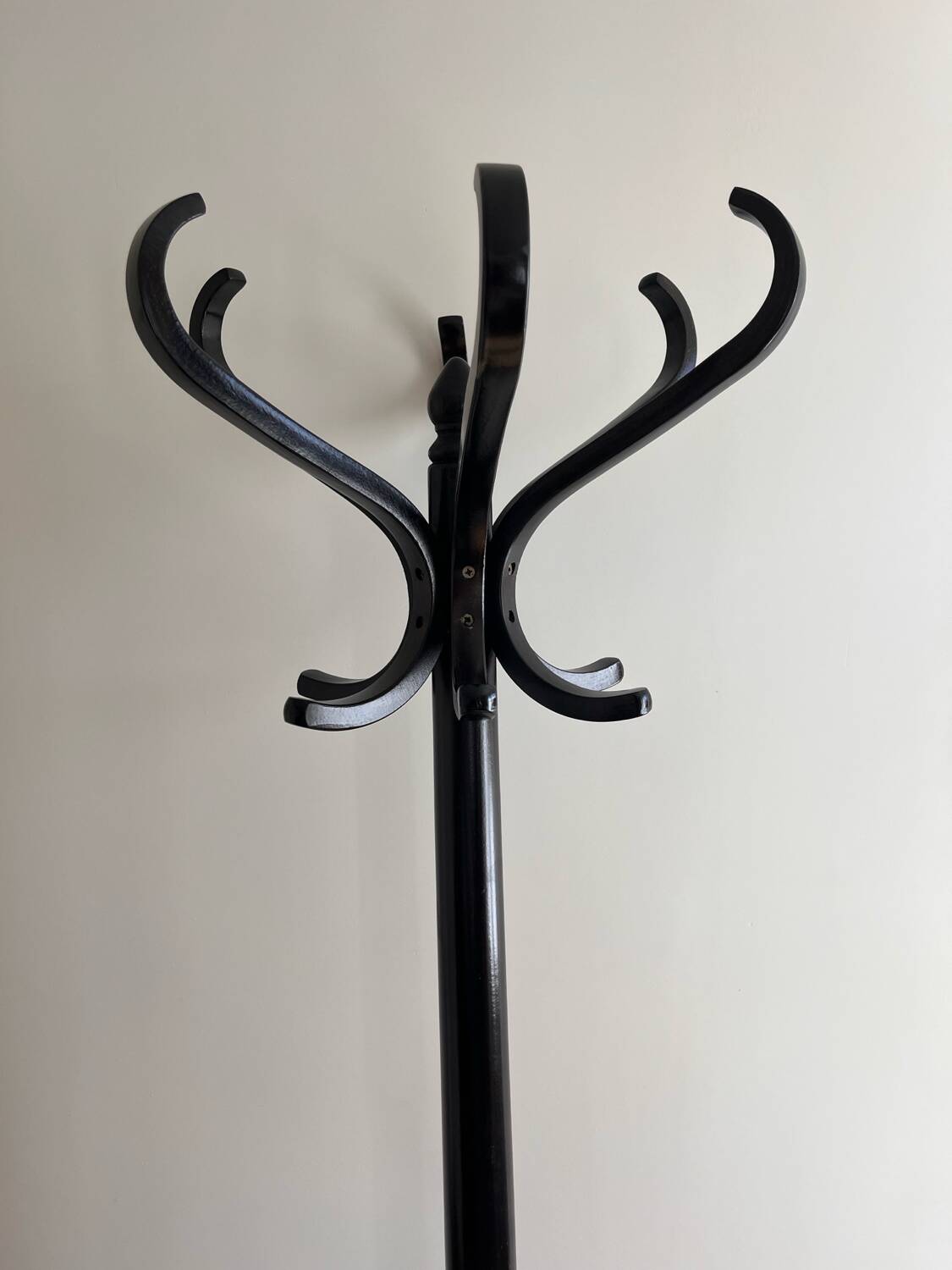 Baumann coat rack