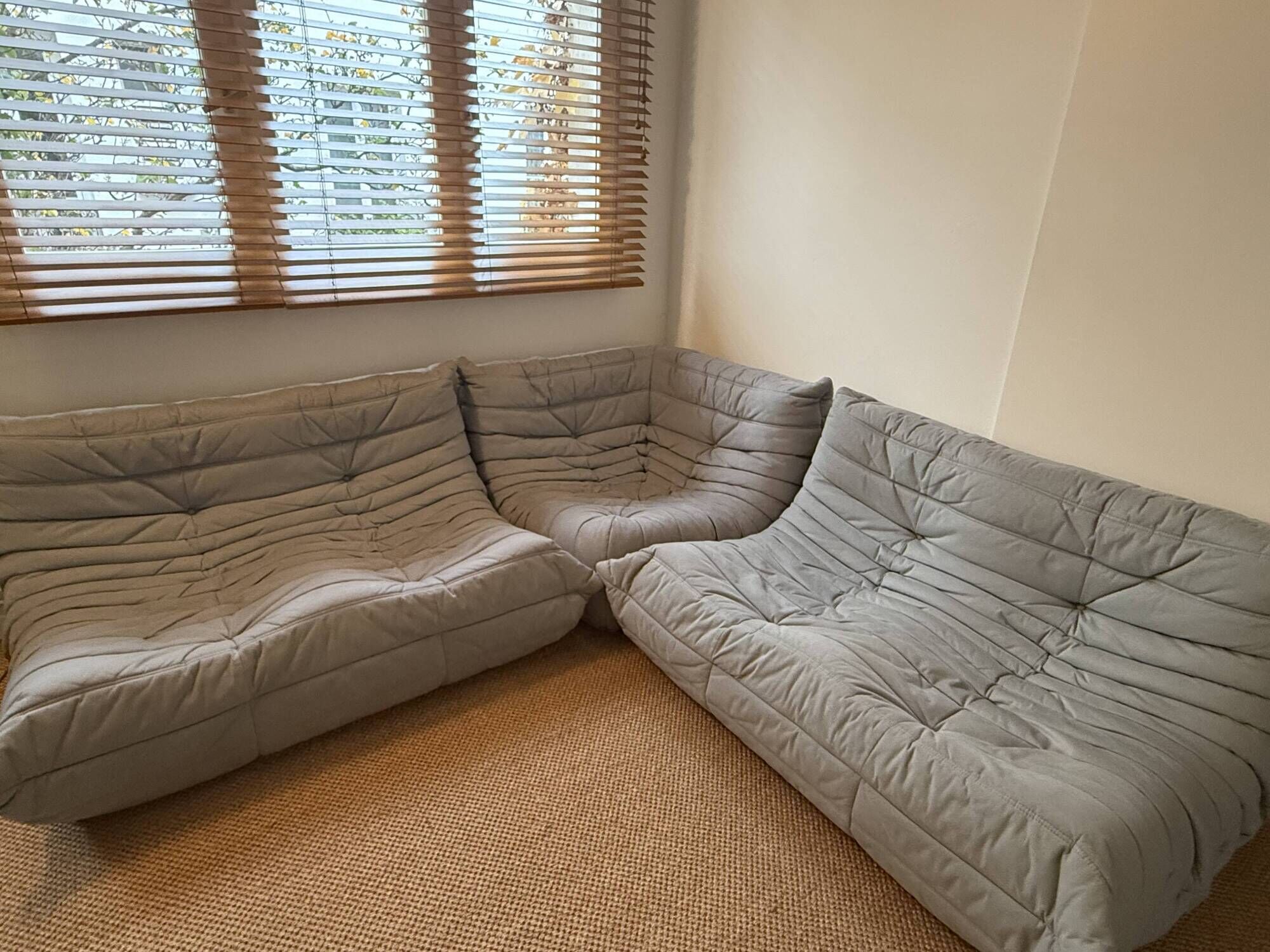 Un canapé d’angle ligne roset modèle togo2 fois 2 places + fauteuil d’angle