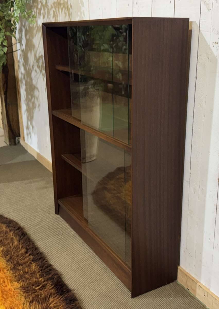 1970s English display cabinet in mahogany