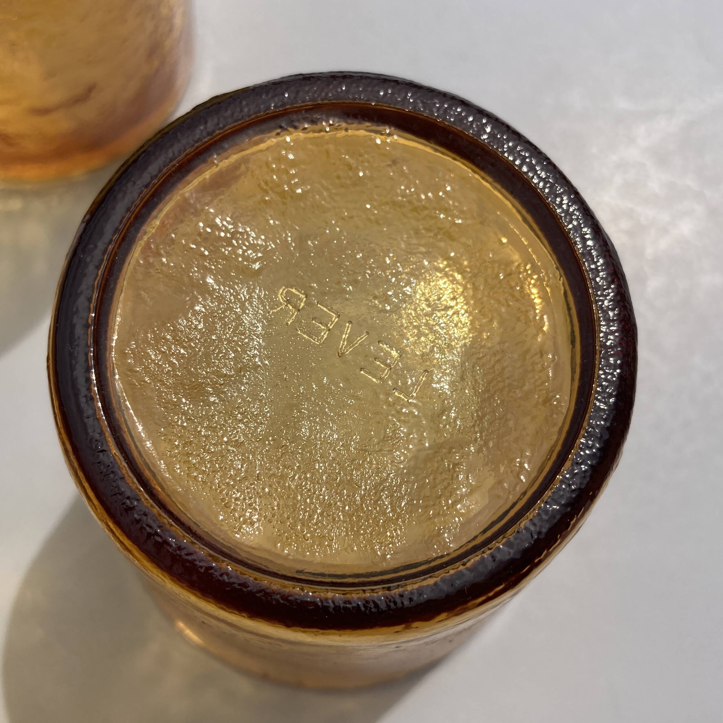 Suite de 4 verres lever ambrés, années 70