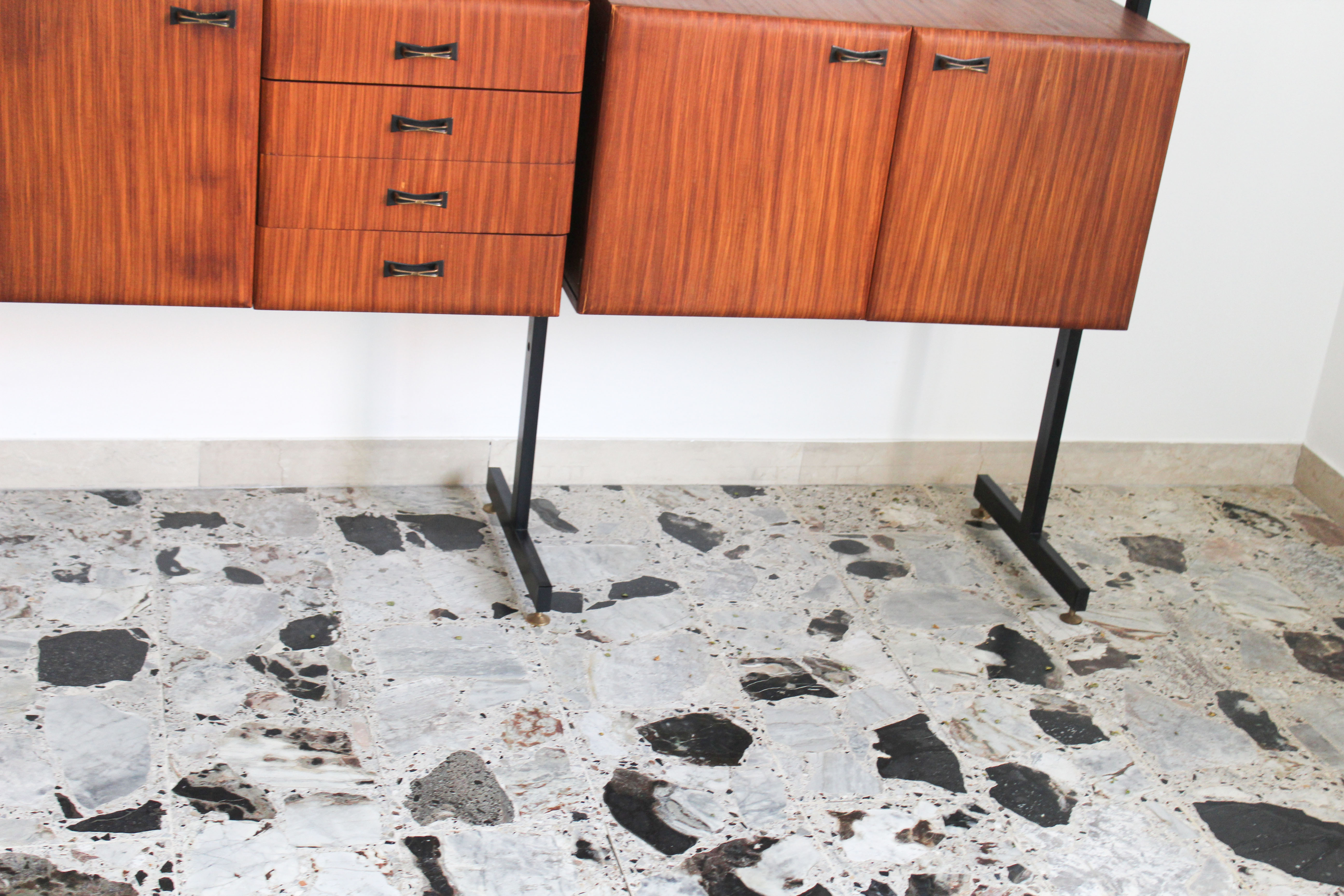 Bookcase in slab wood and black metal, Italy 50s