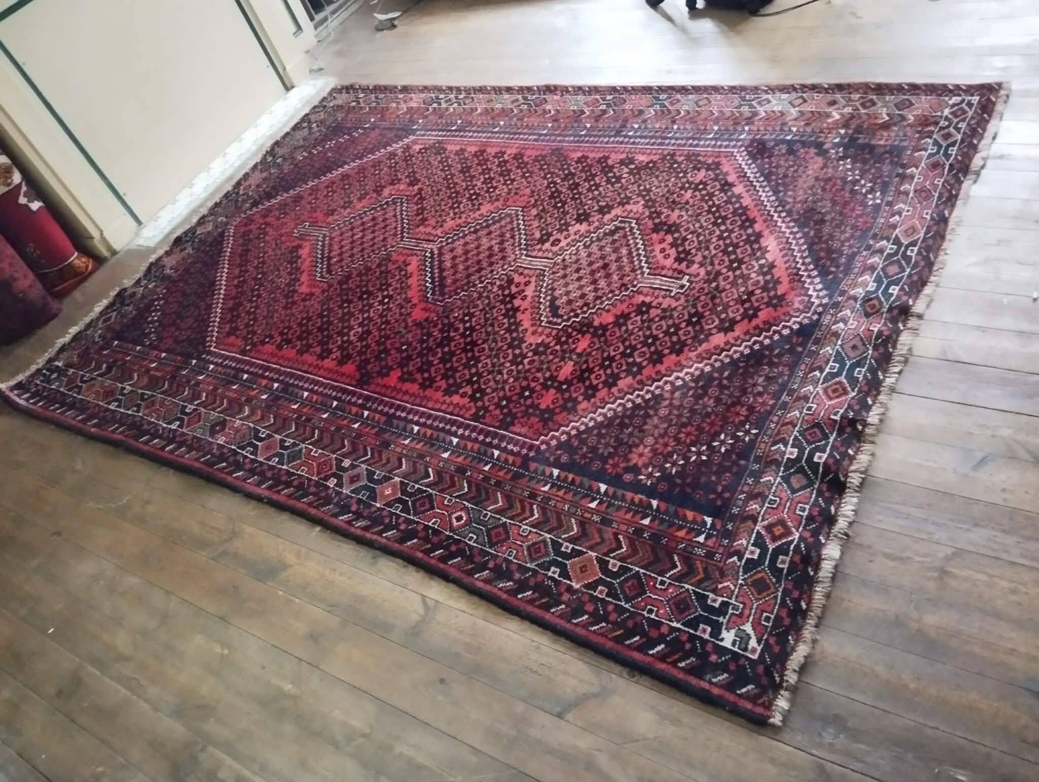 Handmade Persian Shiraz rug 280x200cm