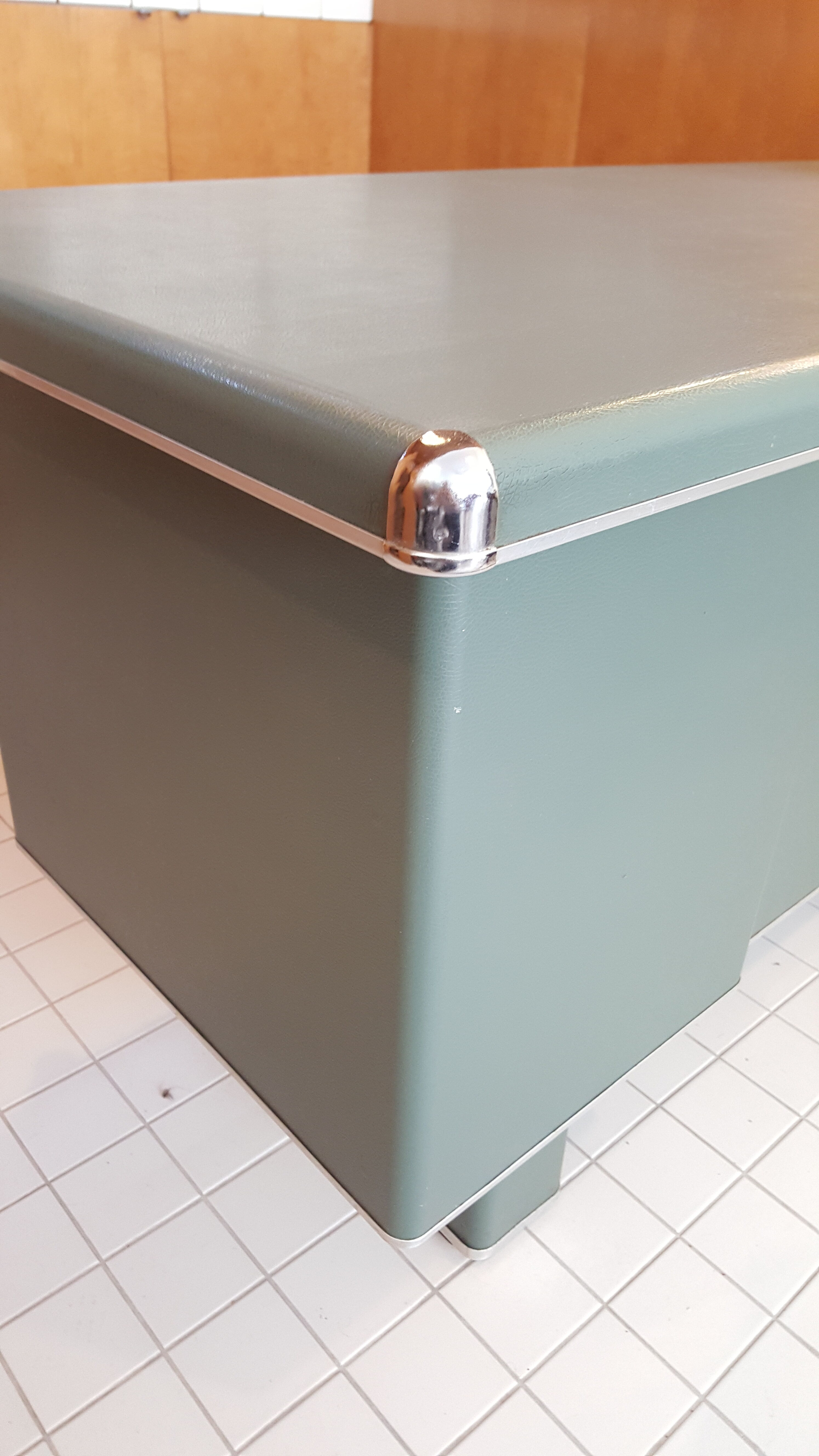 Bureau metal Strafor vert vintage streamline
