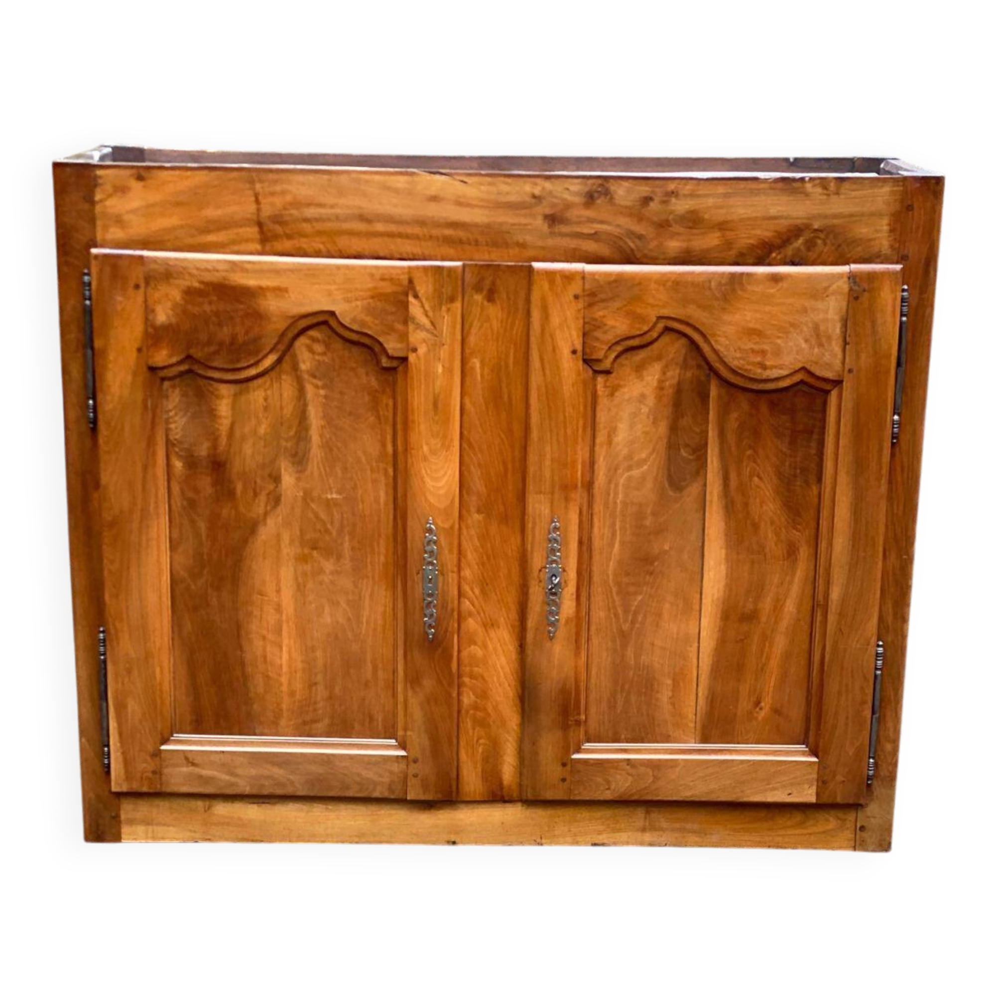 Louis XV buffet in solid wood from the 18th century.