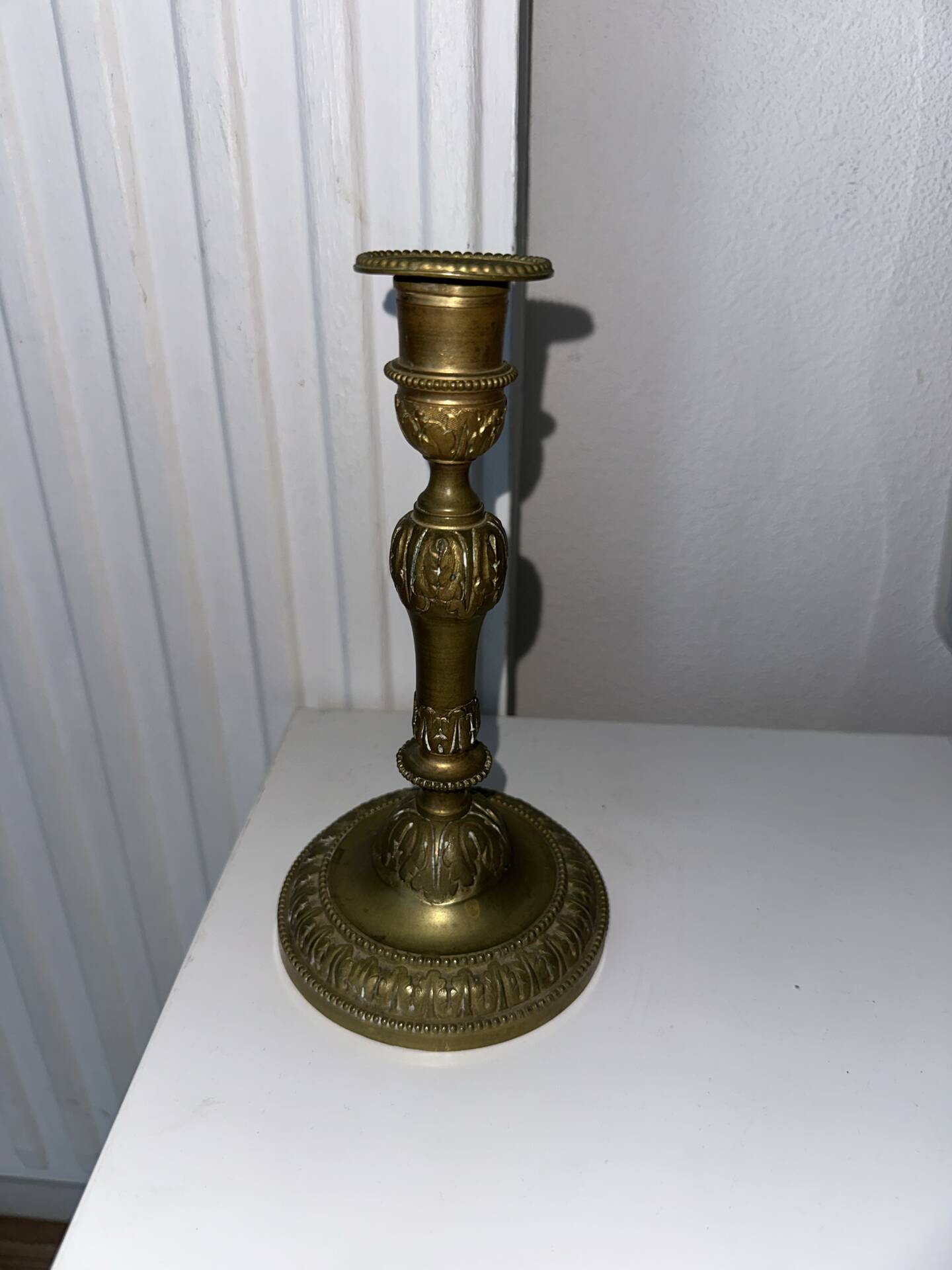Flambeau époque Louis XVI en bronze doré finement ciselé