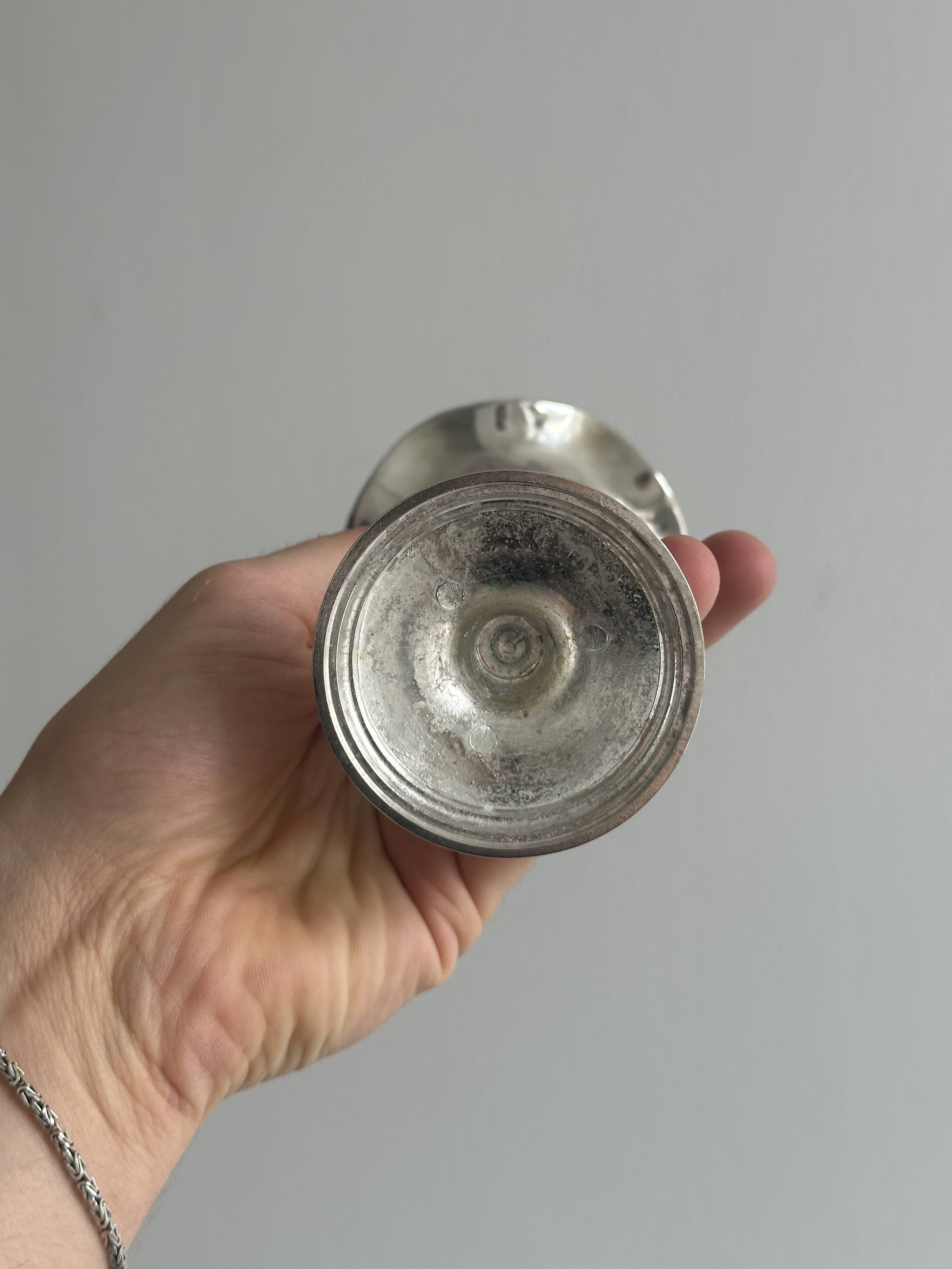 Metal single-flower vase