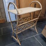 Porte revue en rotin vintage