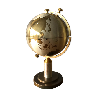 World mappe, globe cigarette distributor