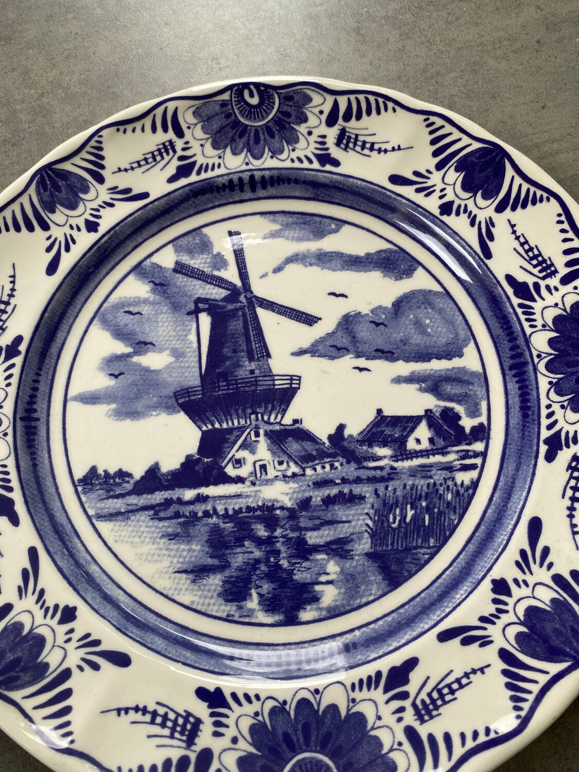 Trio d’assiettes décoratives bleues