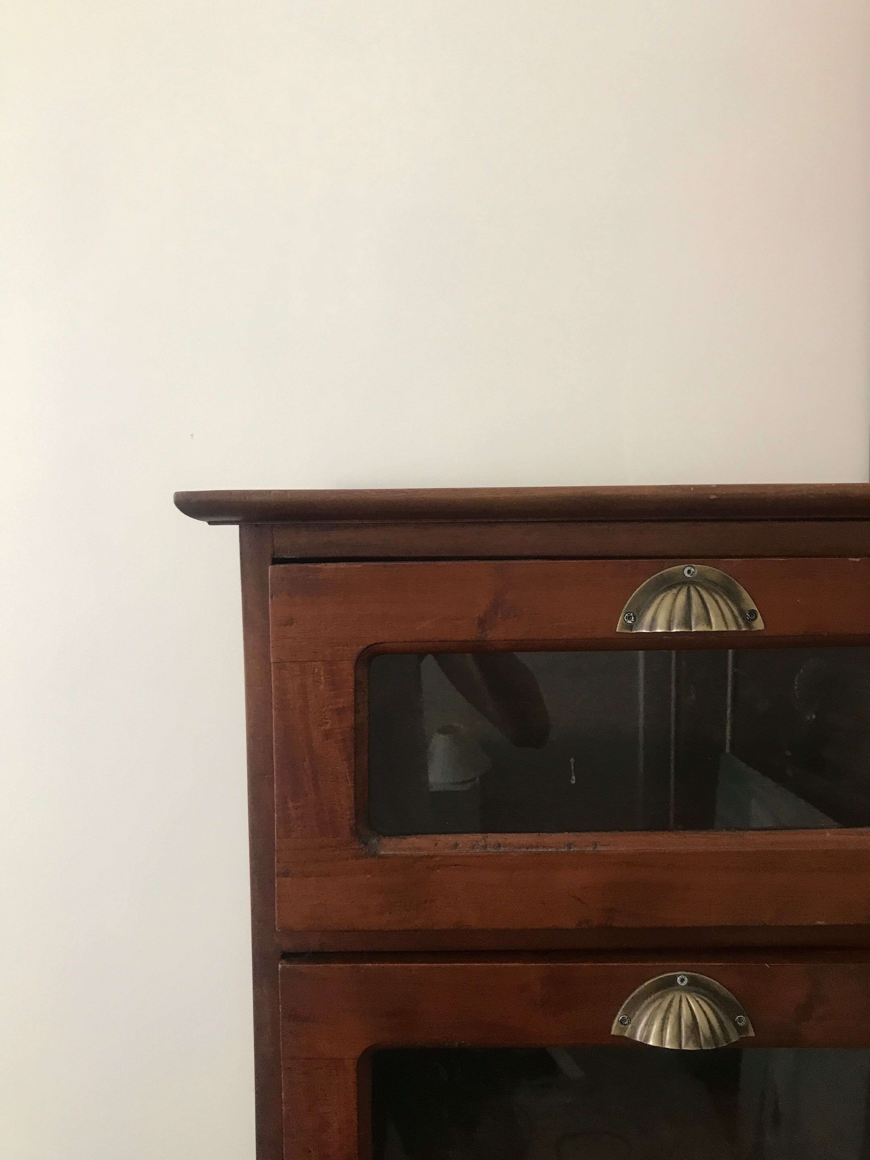 Semainier with glazed drawers