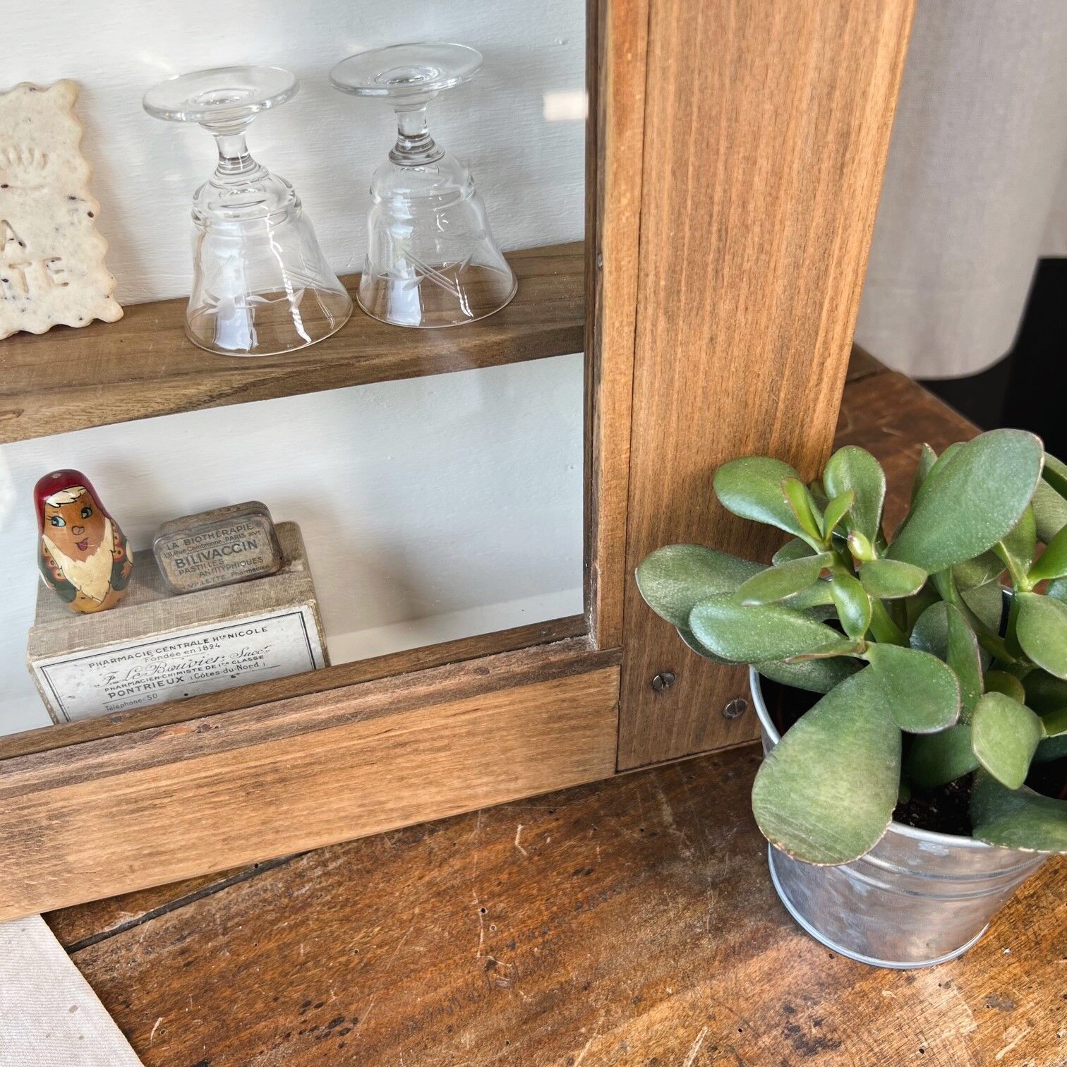 Restaurant wall showcase