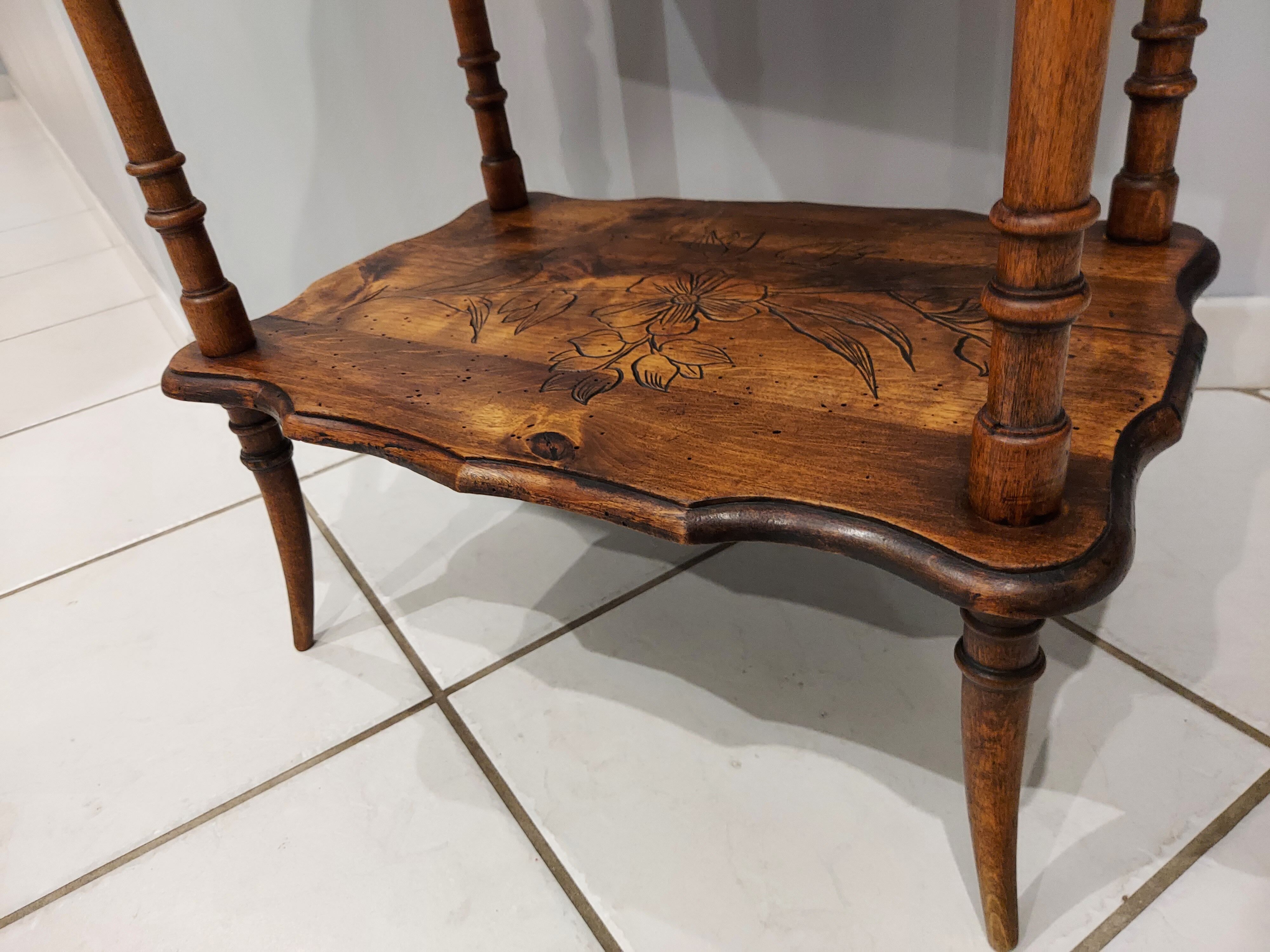 Gueridon scelette bois de style Art nouveau