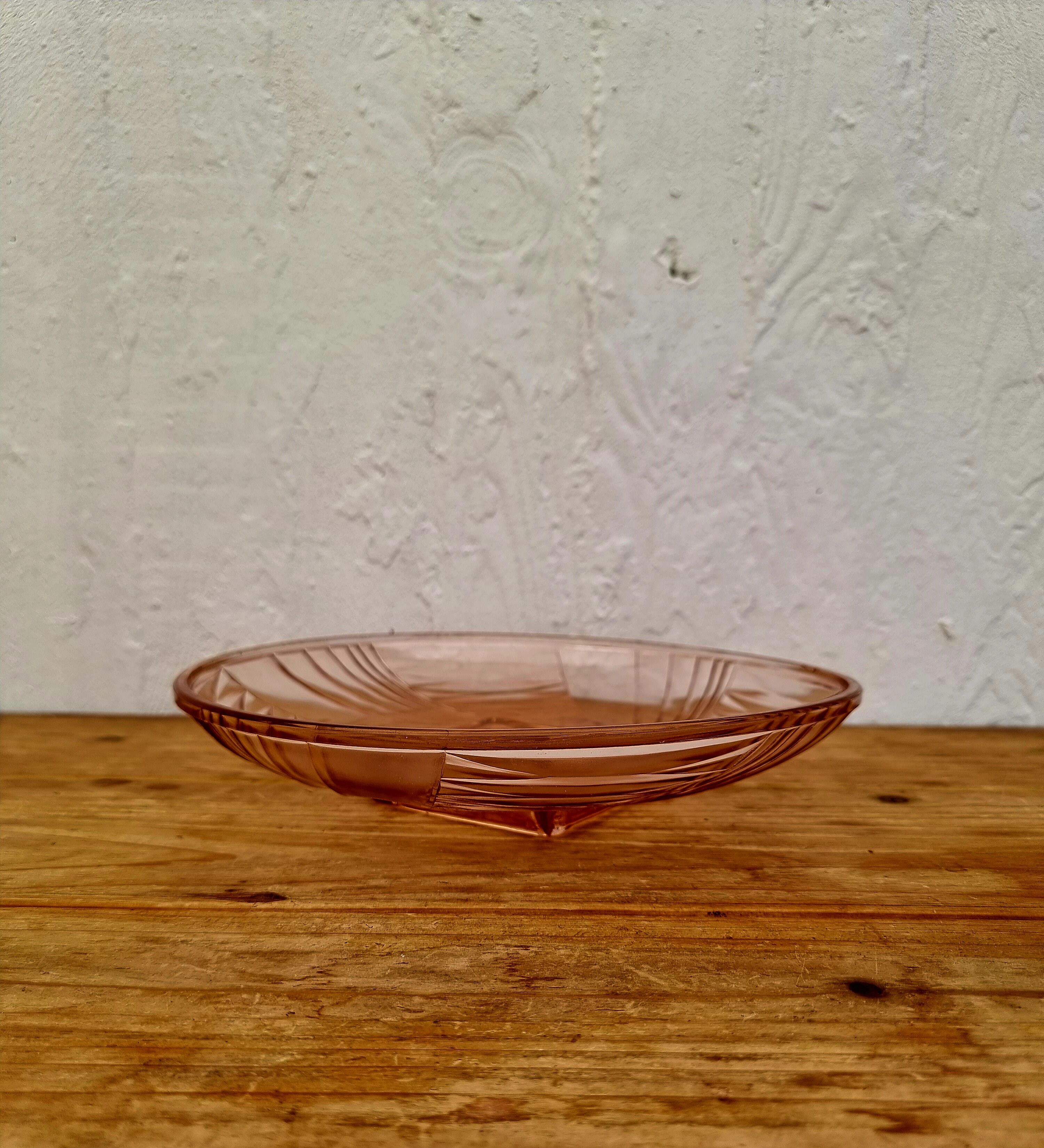 Art Deco dish in pink glass