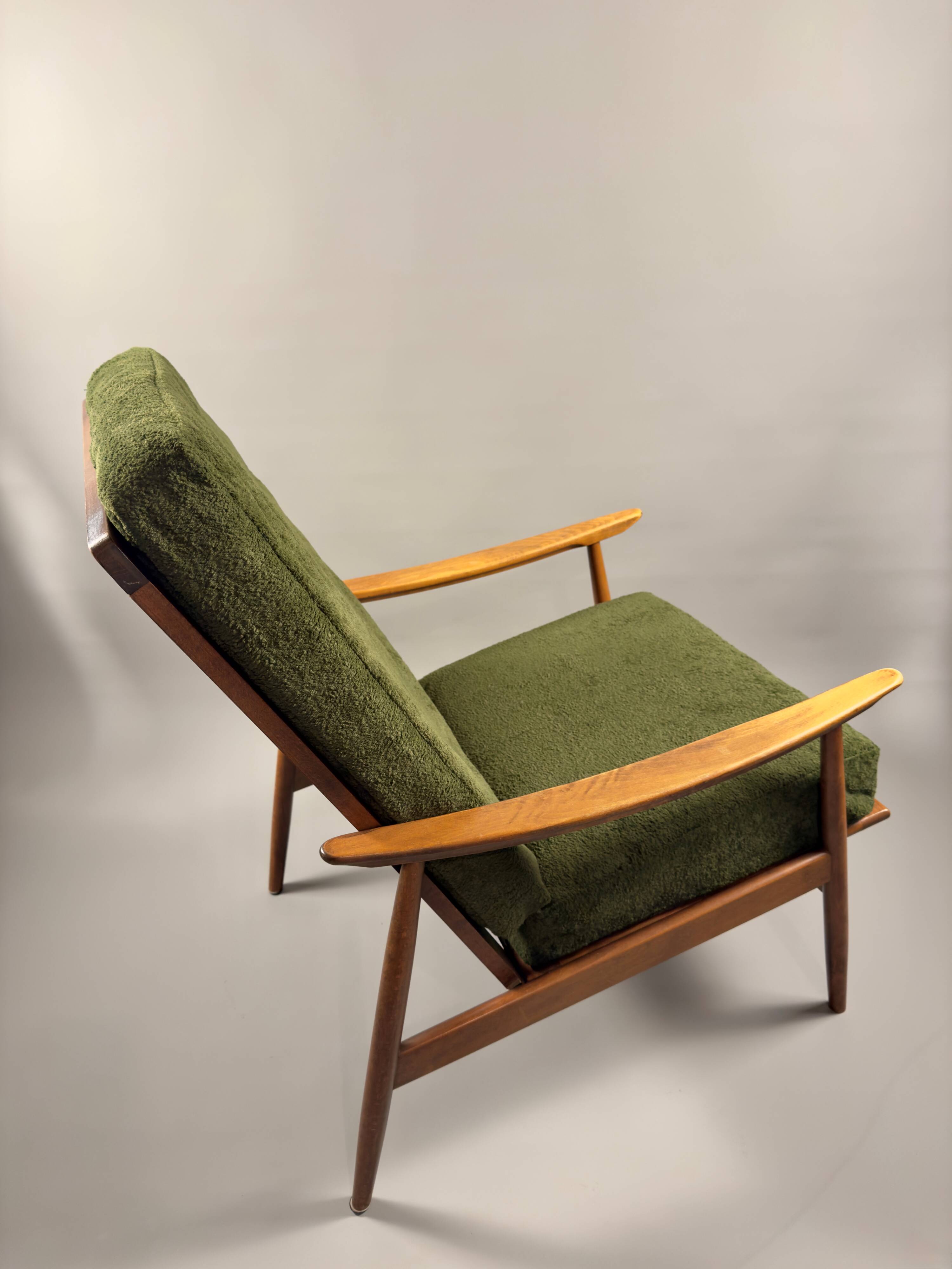 Fauteuil scandinave – revêtement vert, bois de hêtre, vintage