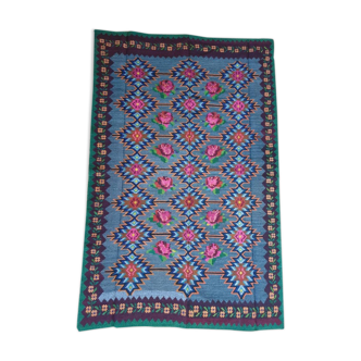 Tapis roumain  gris bleu avec des roses roses 233x143cm