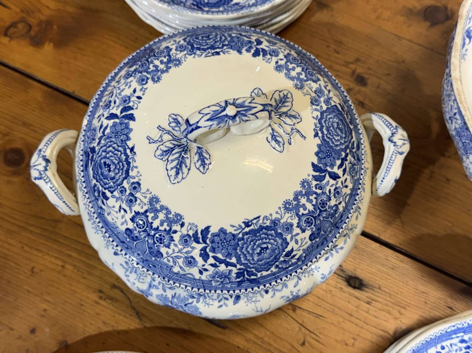 32-piece table service Burgenland decor from Villeroy and Boch.