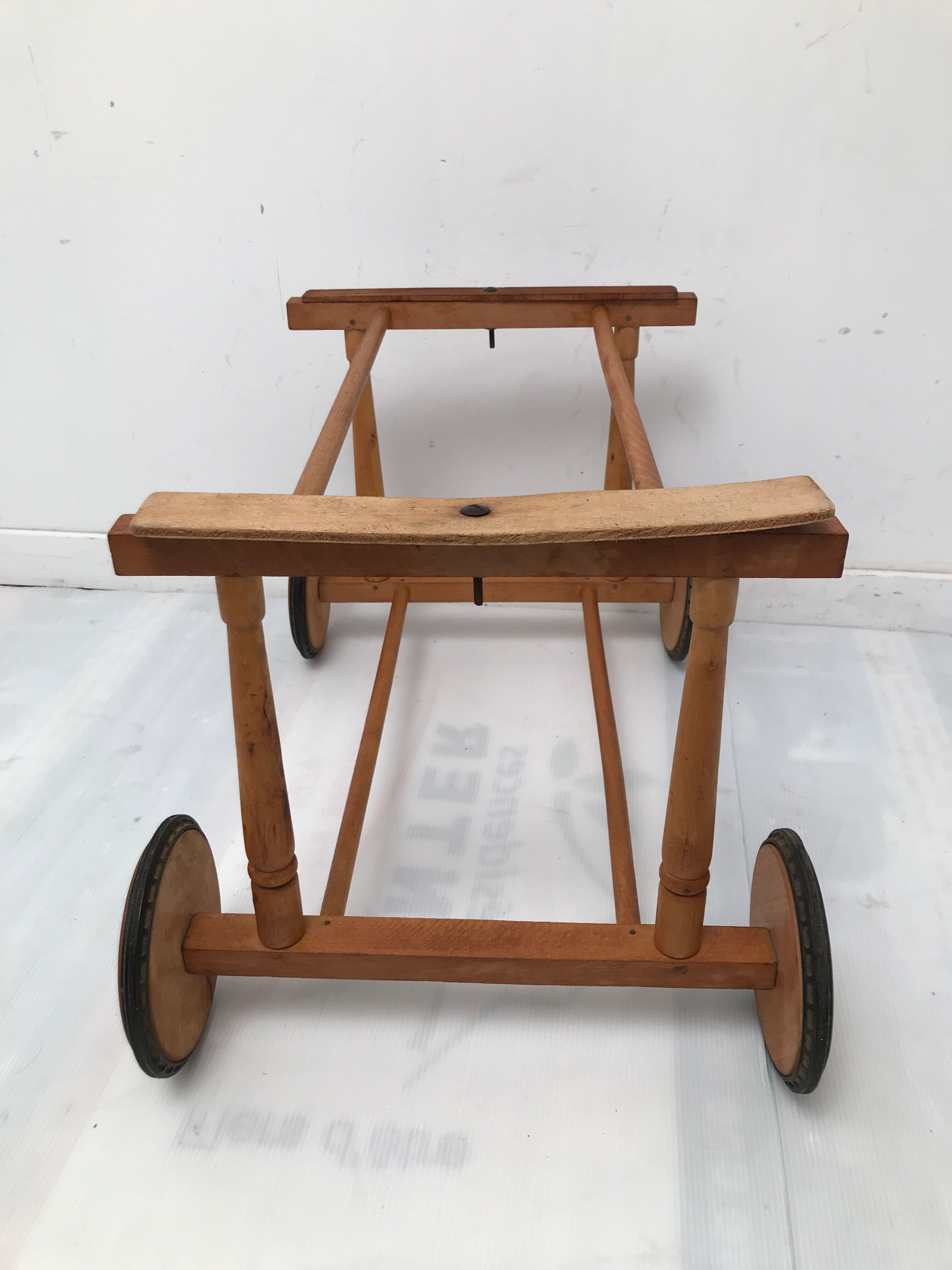 Vintage wicker cradle with 50-60s wheels