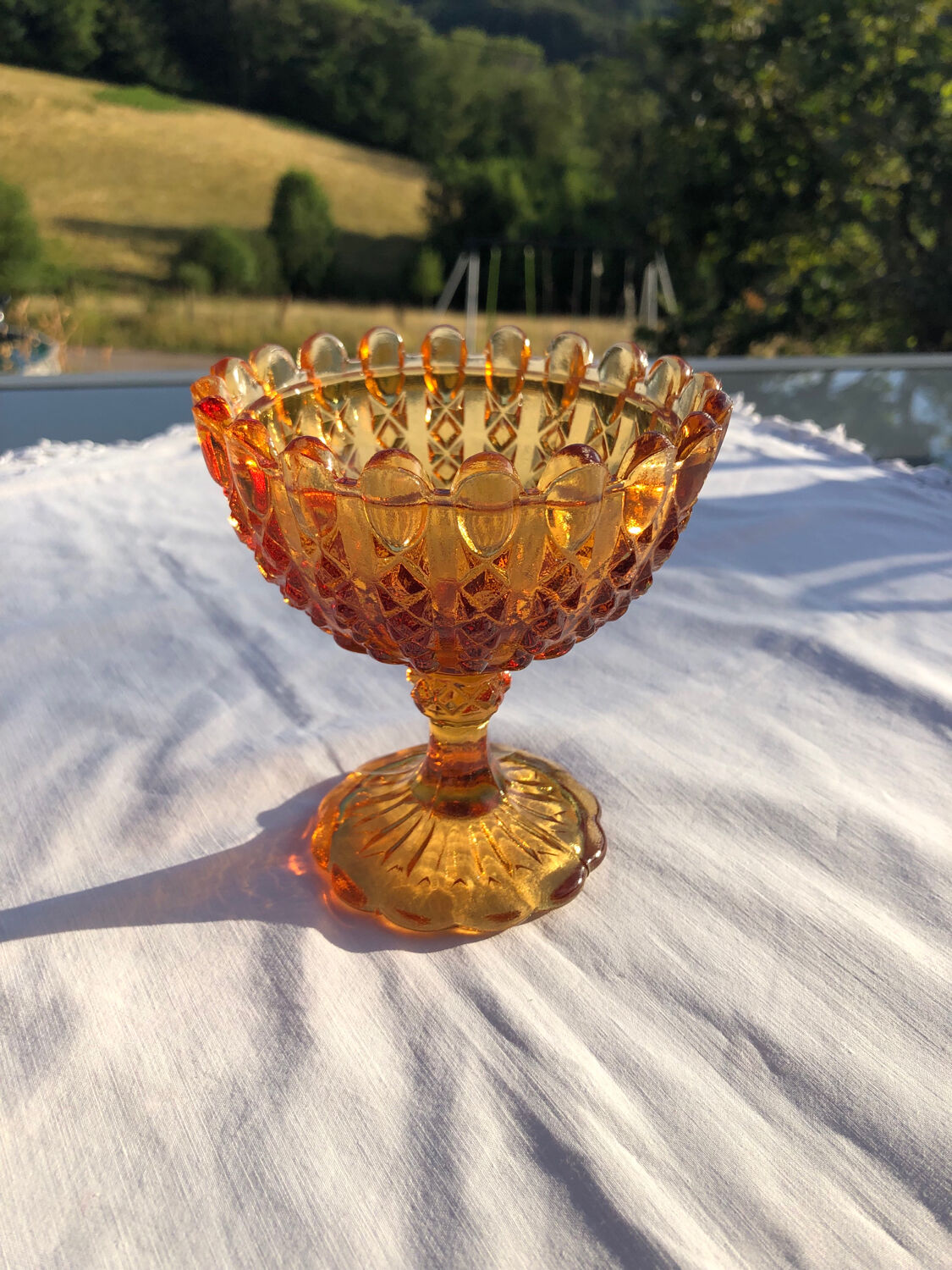 Amber glass calyx