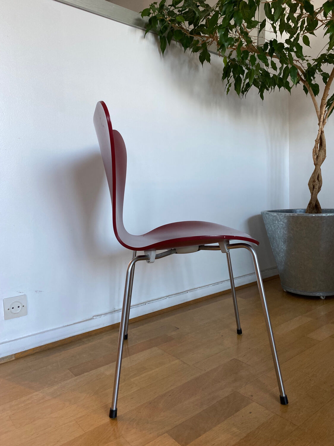 Series 7 chair by Arne Jacobsen for Fritz Hansen