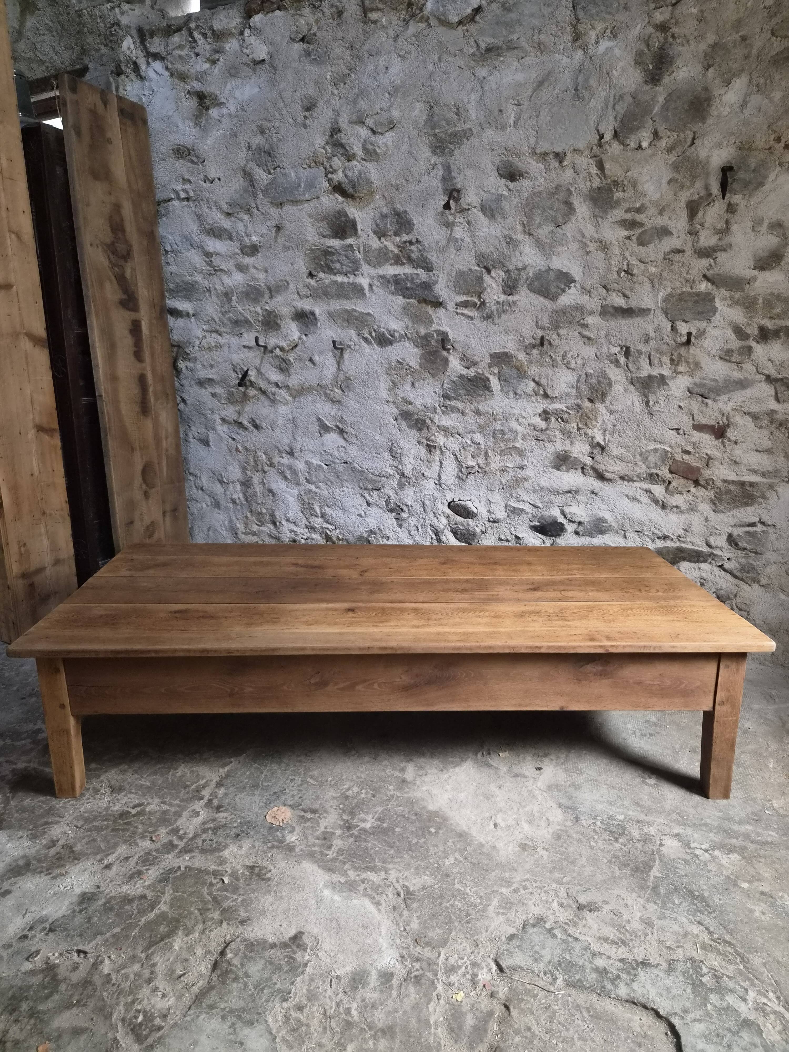 Table basse ancienne en chêne français – Table XXL de ferme du XIXe siècle