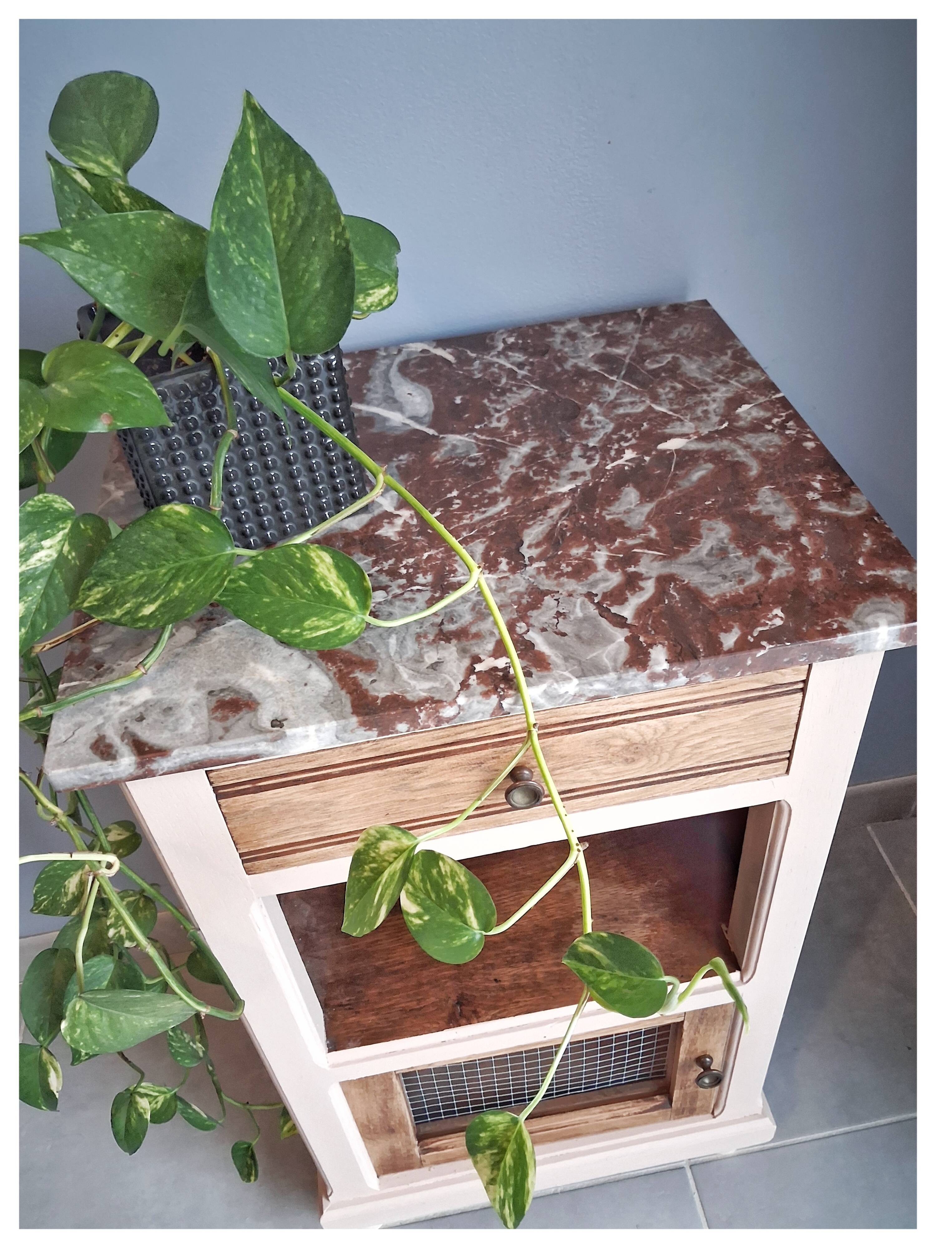 Meuble de rangement, chevet ancien