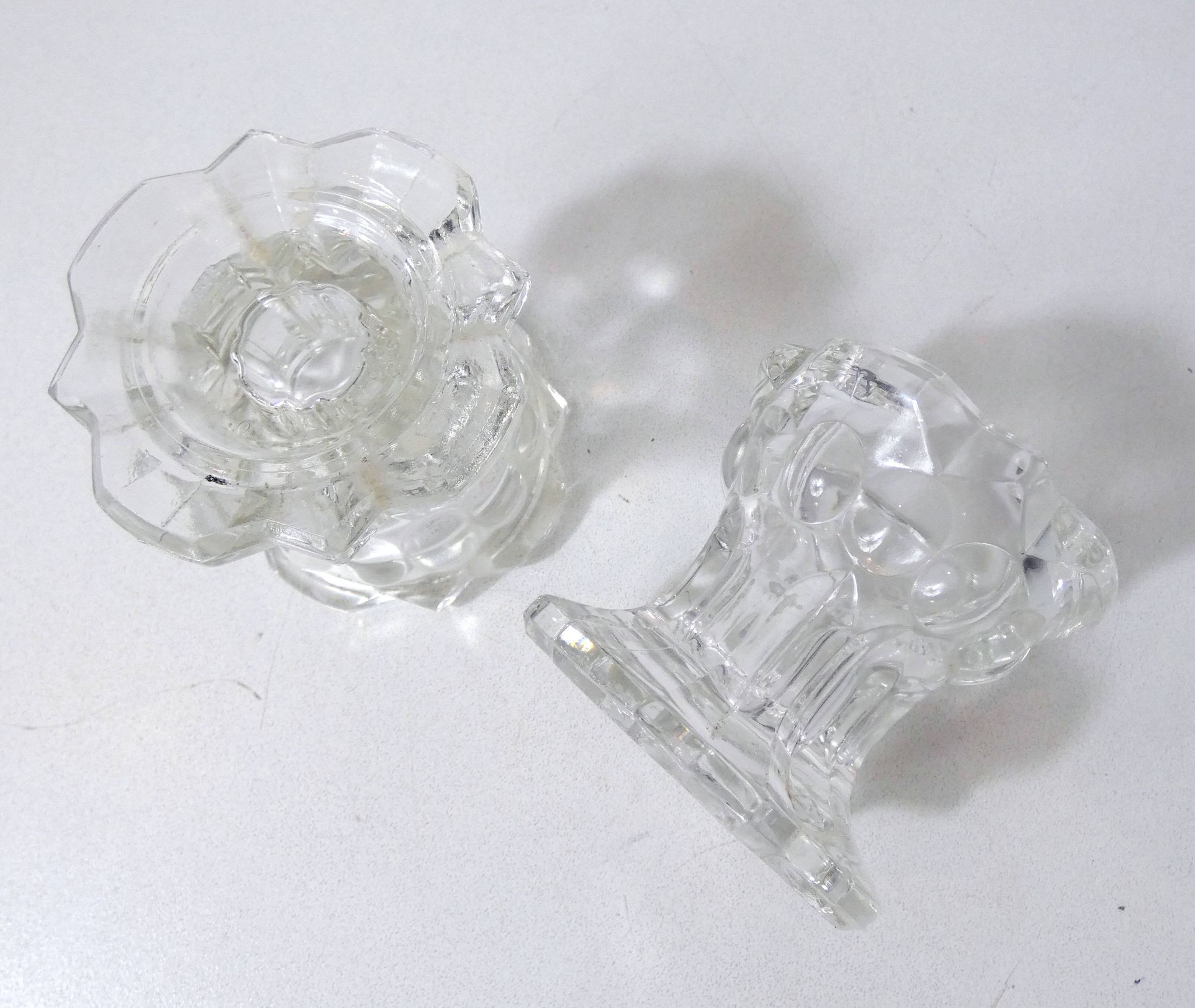 Paire de bougeoirs en verre vintage