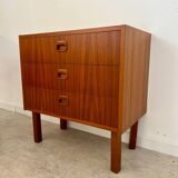 Small chest of drawers or bedside table in teak, Scandinavian design from the 70s vintage
