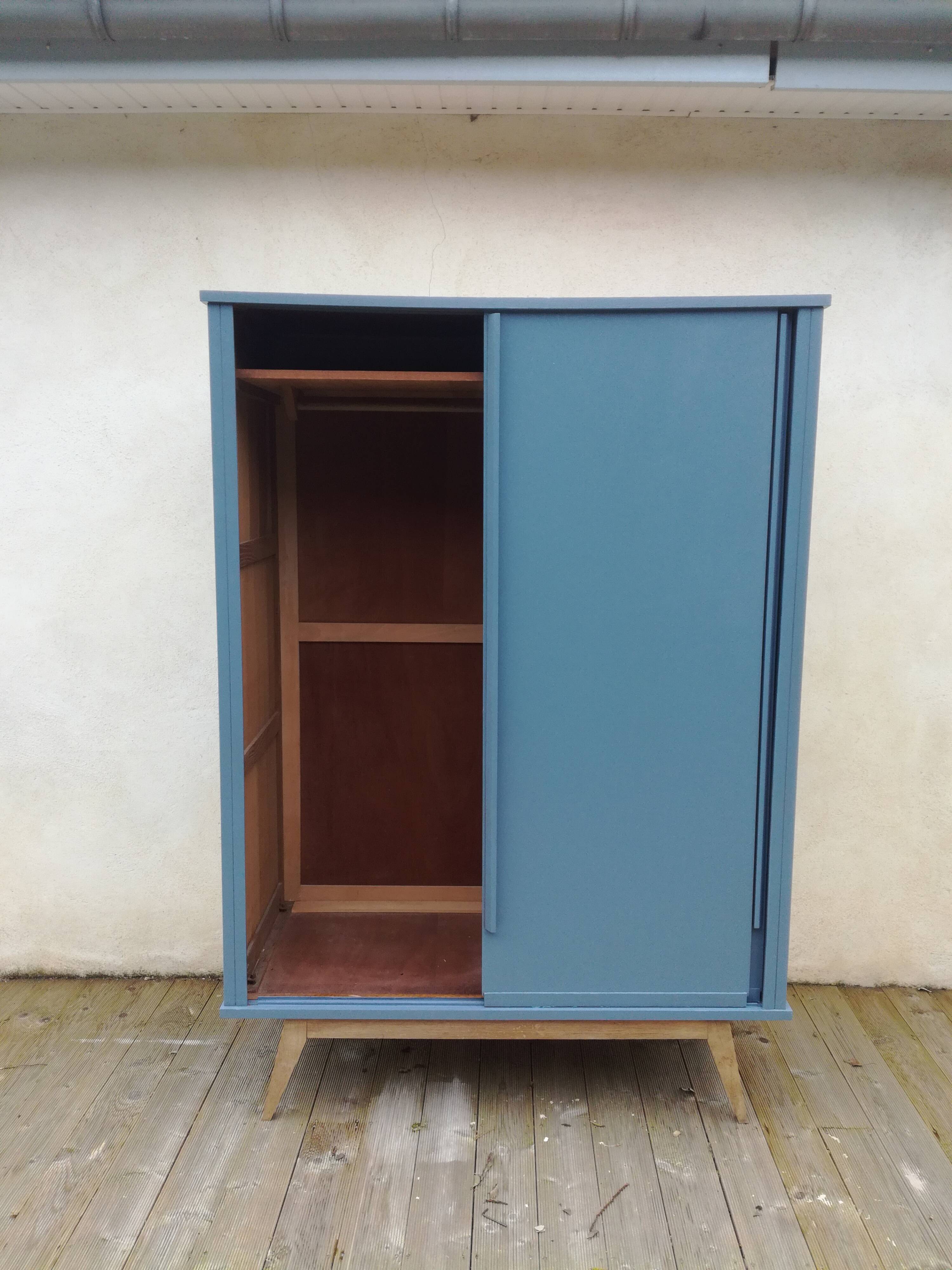 Compass foot wardrobe