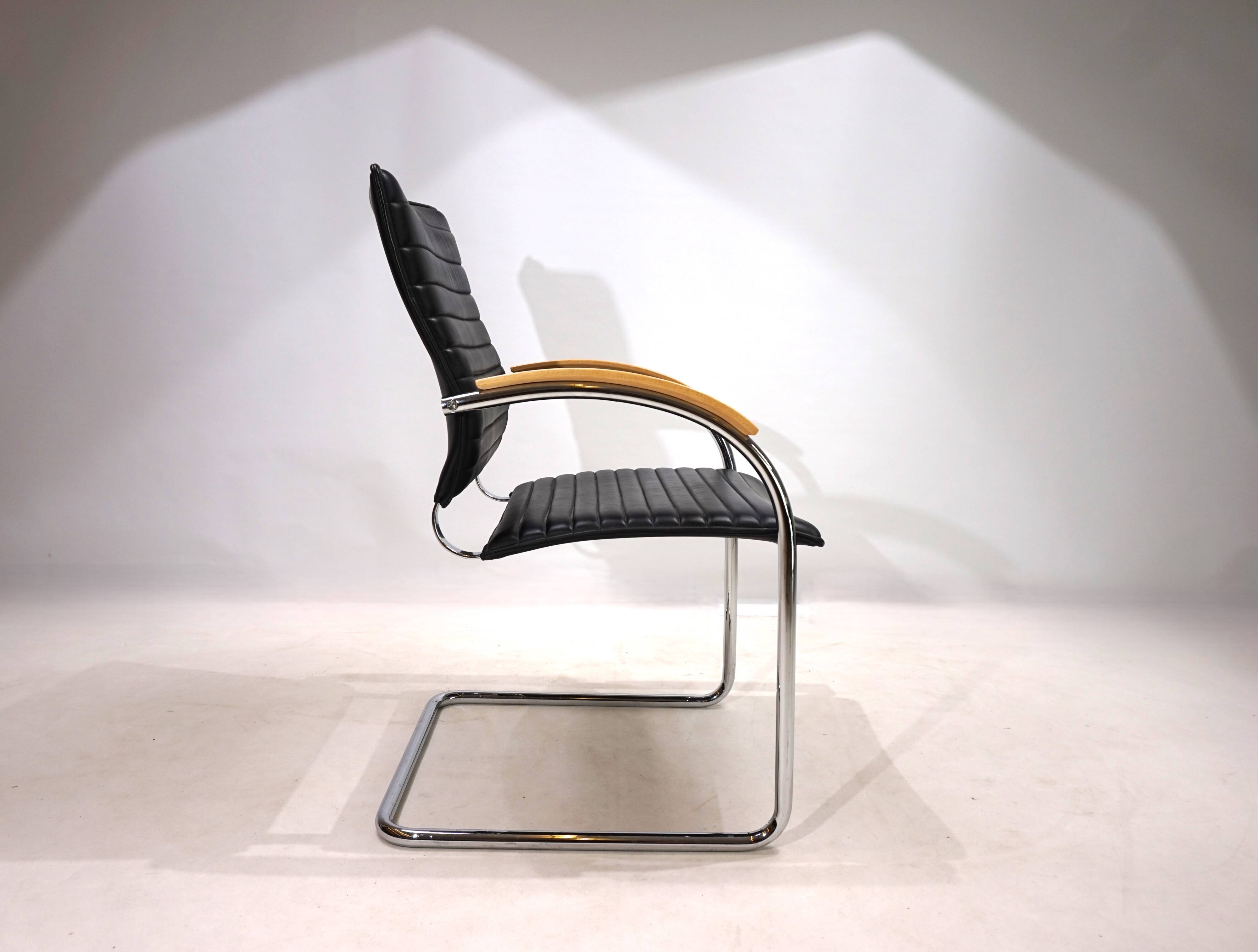 Chaise de salle à manger/conférence en cuir Thonet S74 par Josef Gorica, 1990