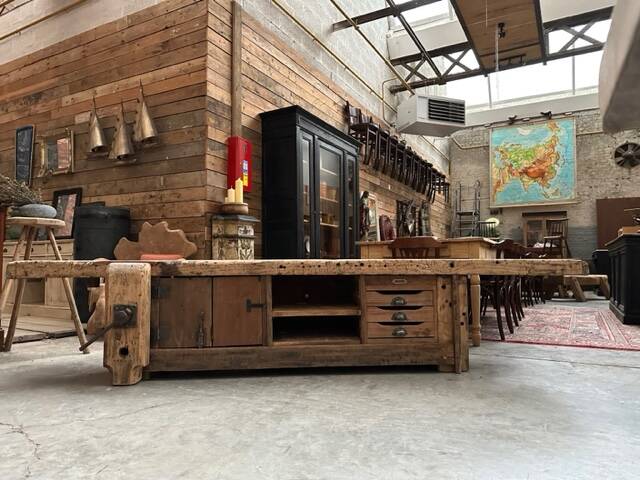 Huge workbench at the beginning of the 20th century transformed into a TV unit