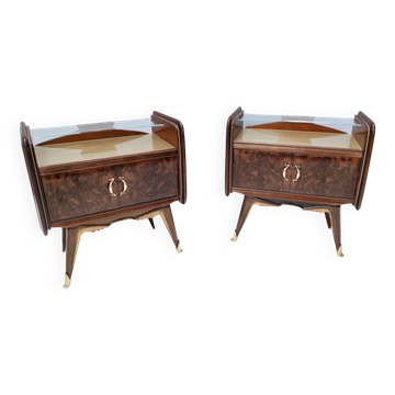 Paire de tables de chevet en noyer avec plateau en verre doré, Italie