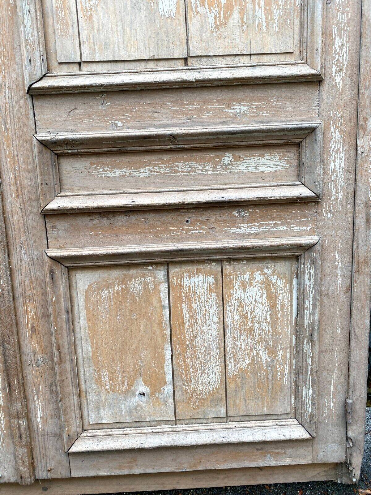 Façade de placard à double portes en sapin massif XXsiècle