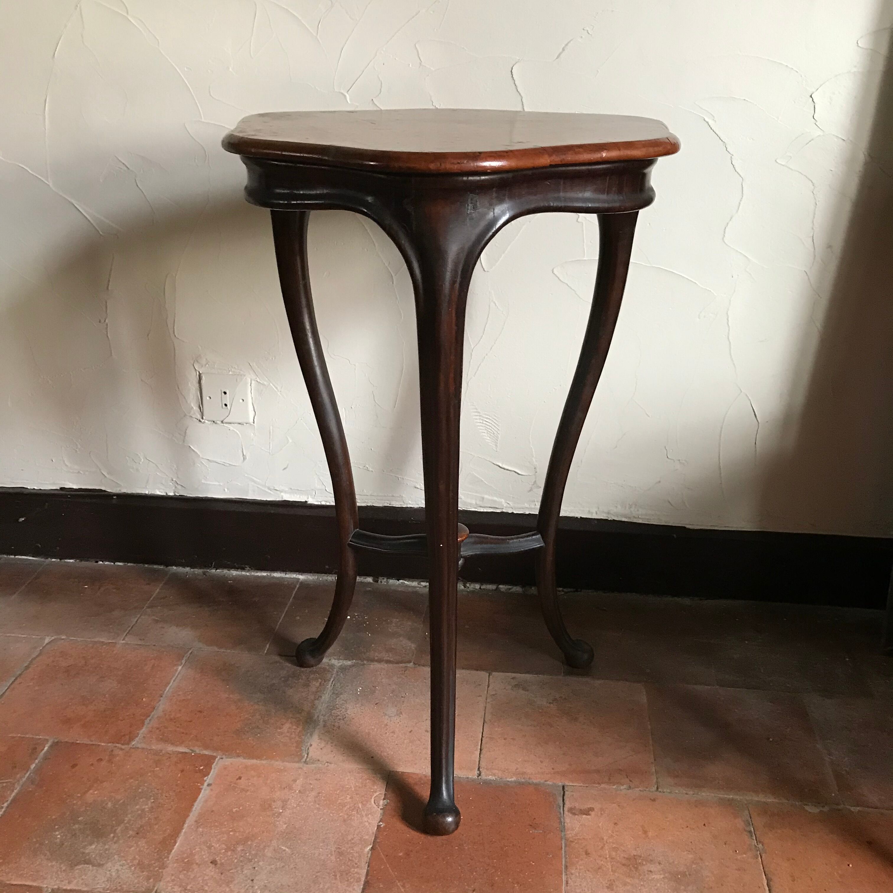 Wooden sidetable