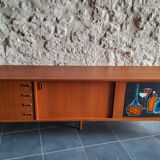 Vintage row with sliding doors and ceramic decoration