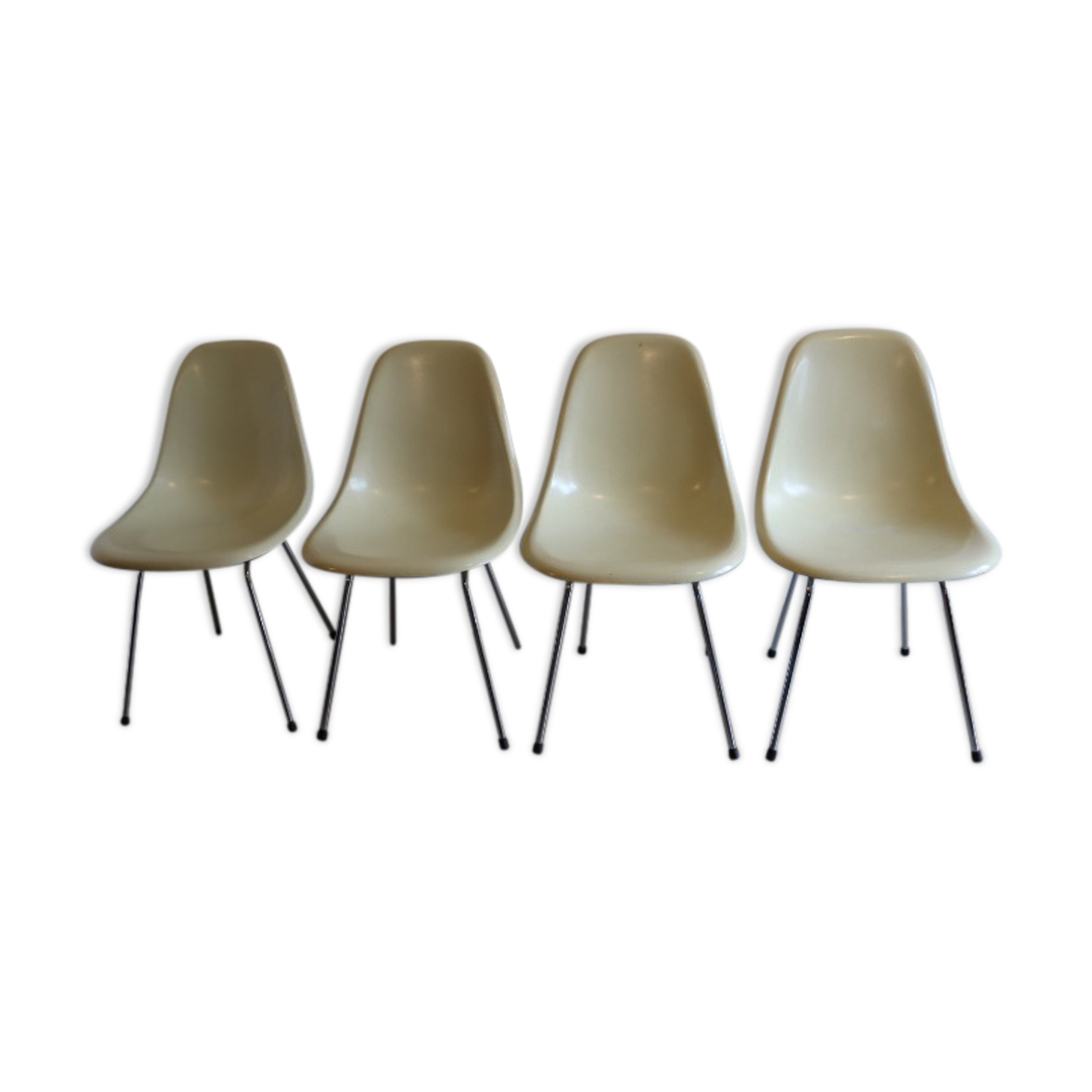4 Herman Miller cream Eames shell chairs