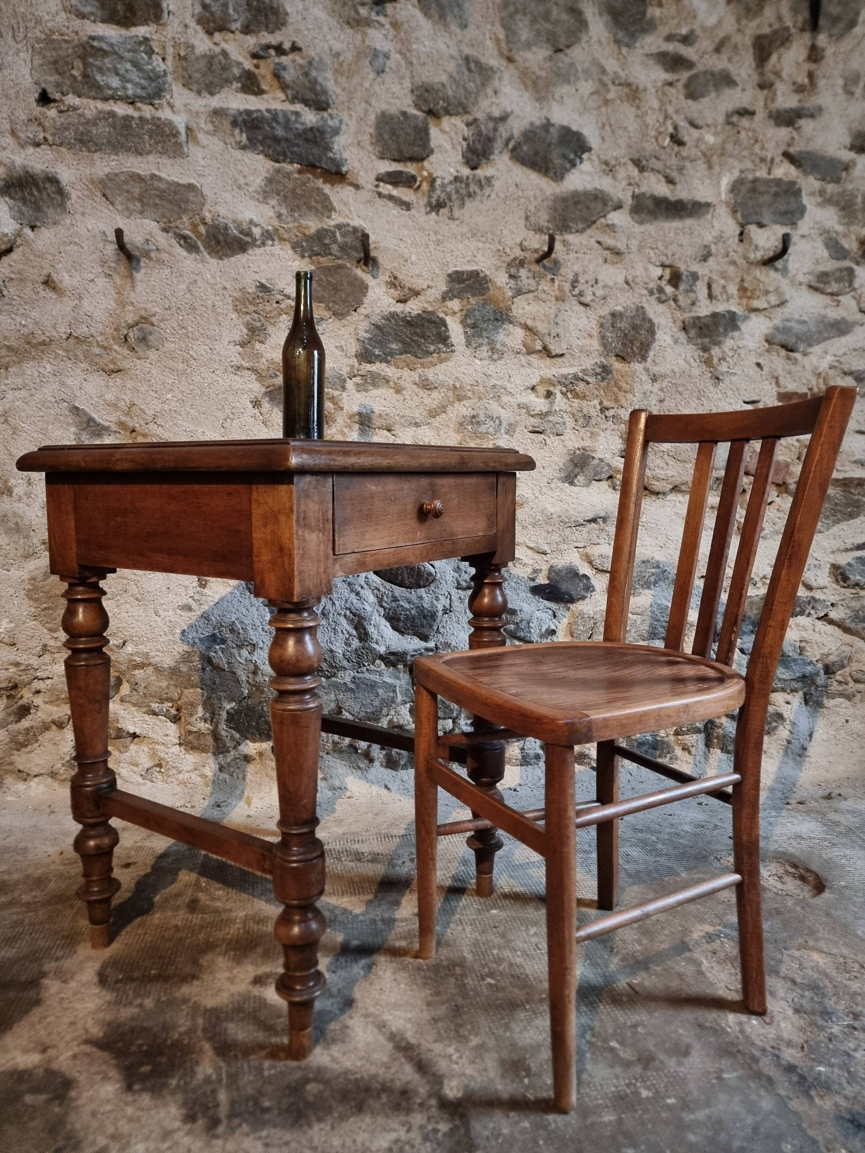 Antique French side table in walnut – 19th century, Louis Philippe style, solid walnut table with drawer (1870–1900)