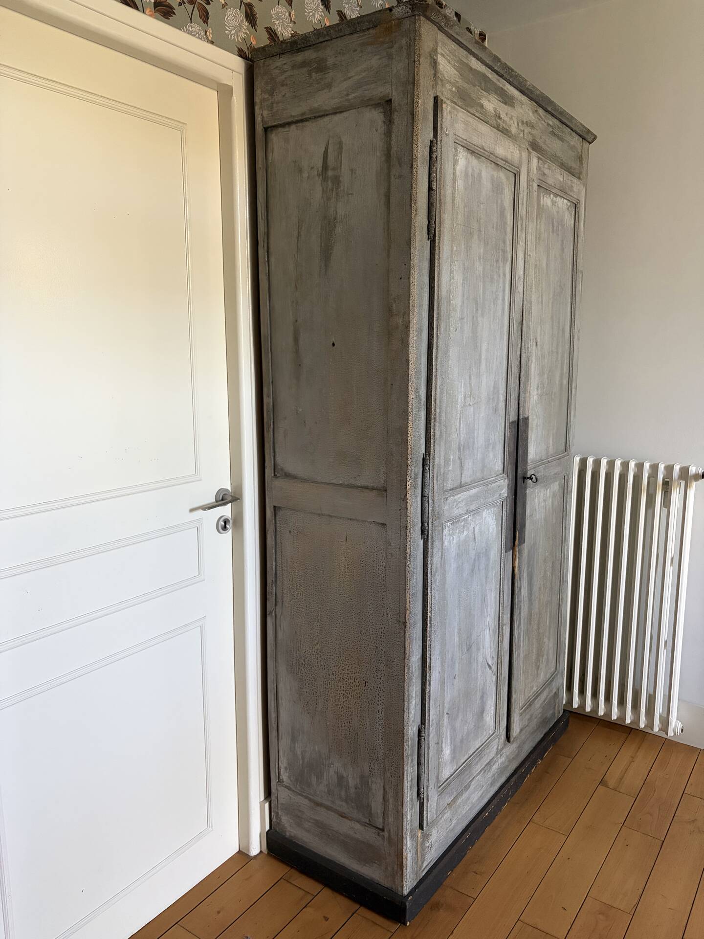 Antique Provençal wardrobe with a patina